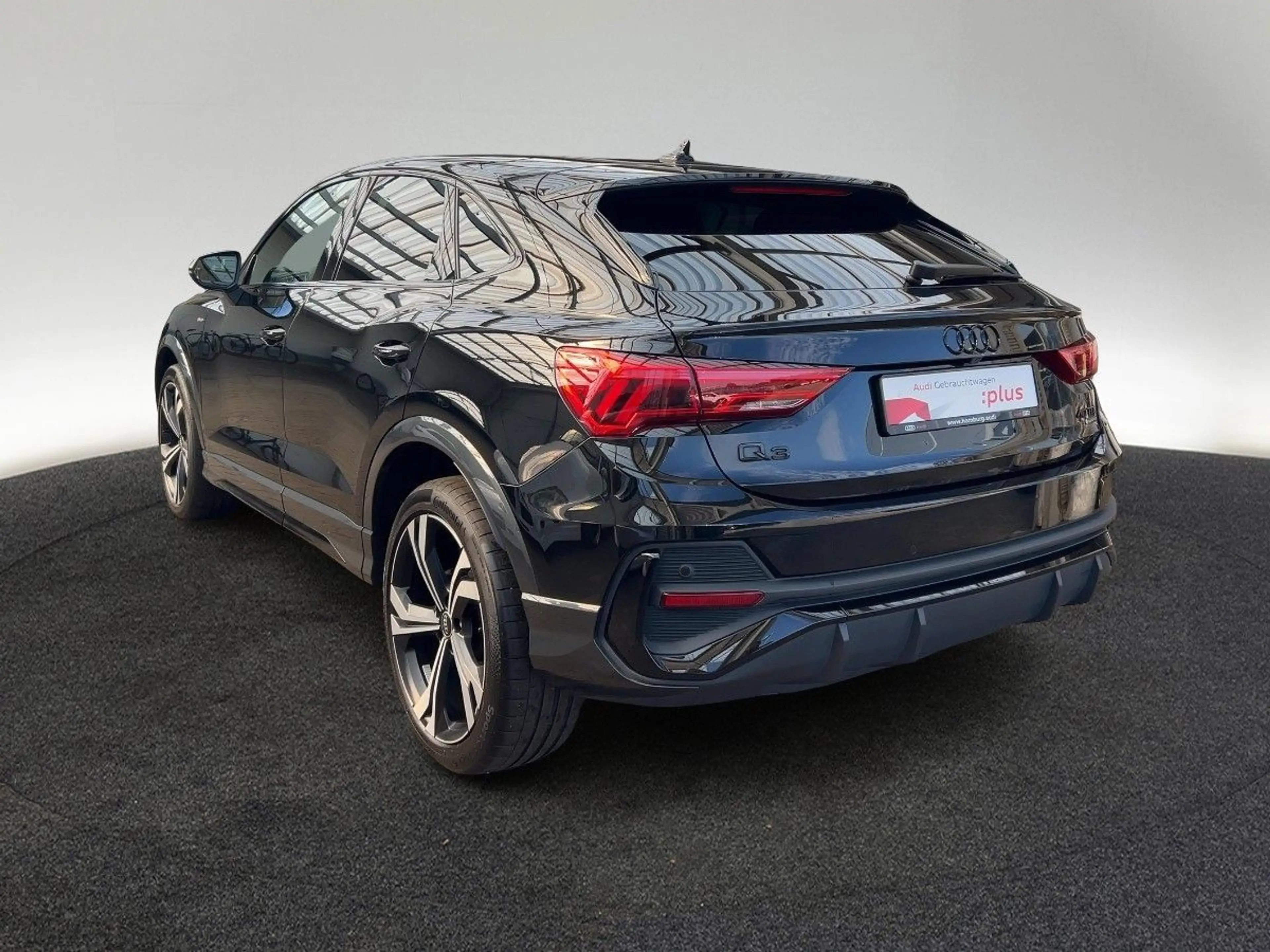 Audi Q3 40 TDI S line quattro S tronic LED — photo 3