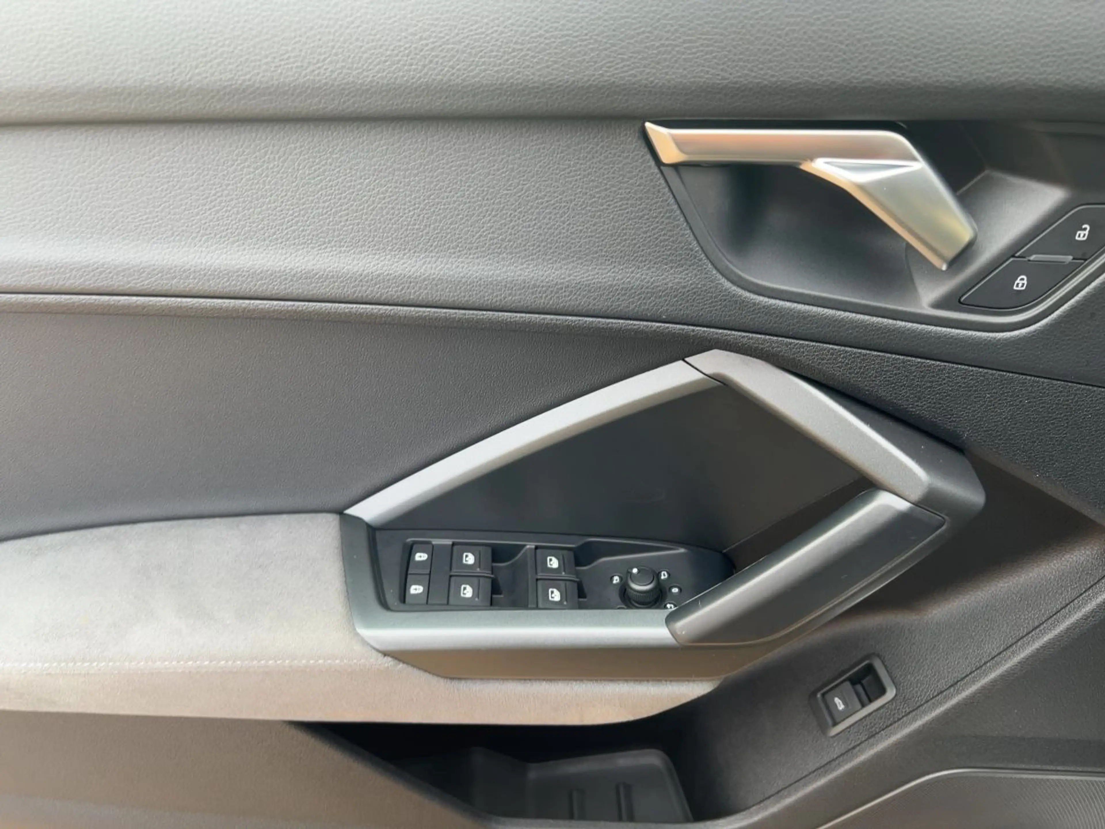 Audi Q3 40 TDI S line quattro S tronic LED — photo 13