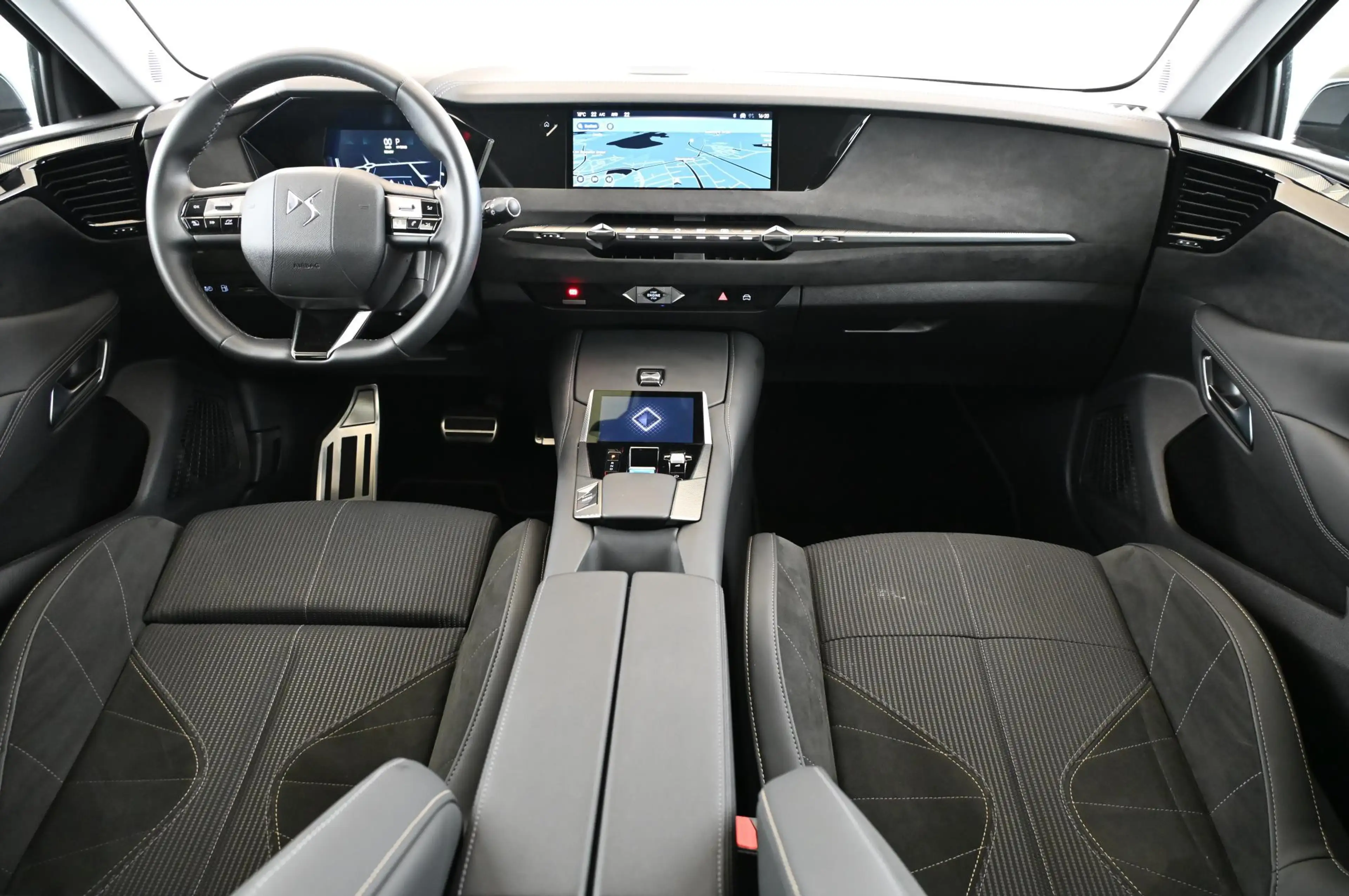 DS Automobiles DS 4 1.6 E-Tense 225 Etolie Alcantara UVP 53.000 EUR — photo 11