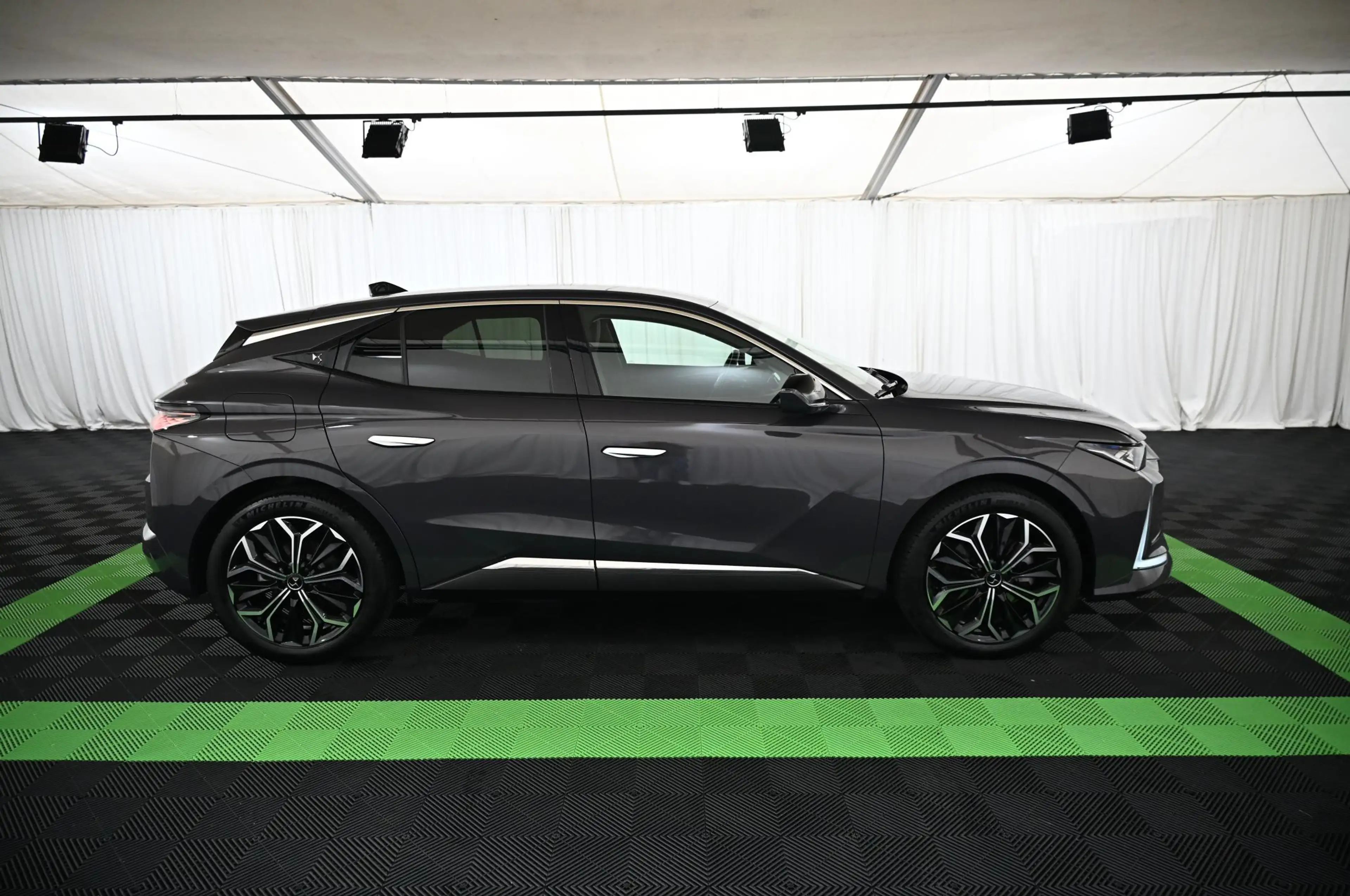 DS Automobiles DS 4 1.6 E-Tense 225 Etolie Alcantara UVP 53.000 EUR — photo 8