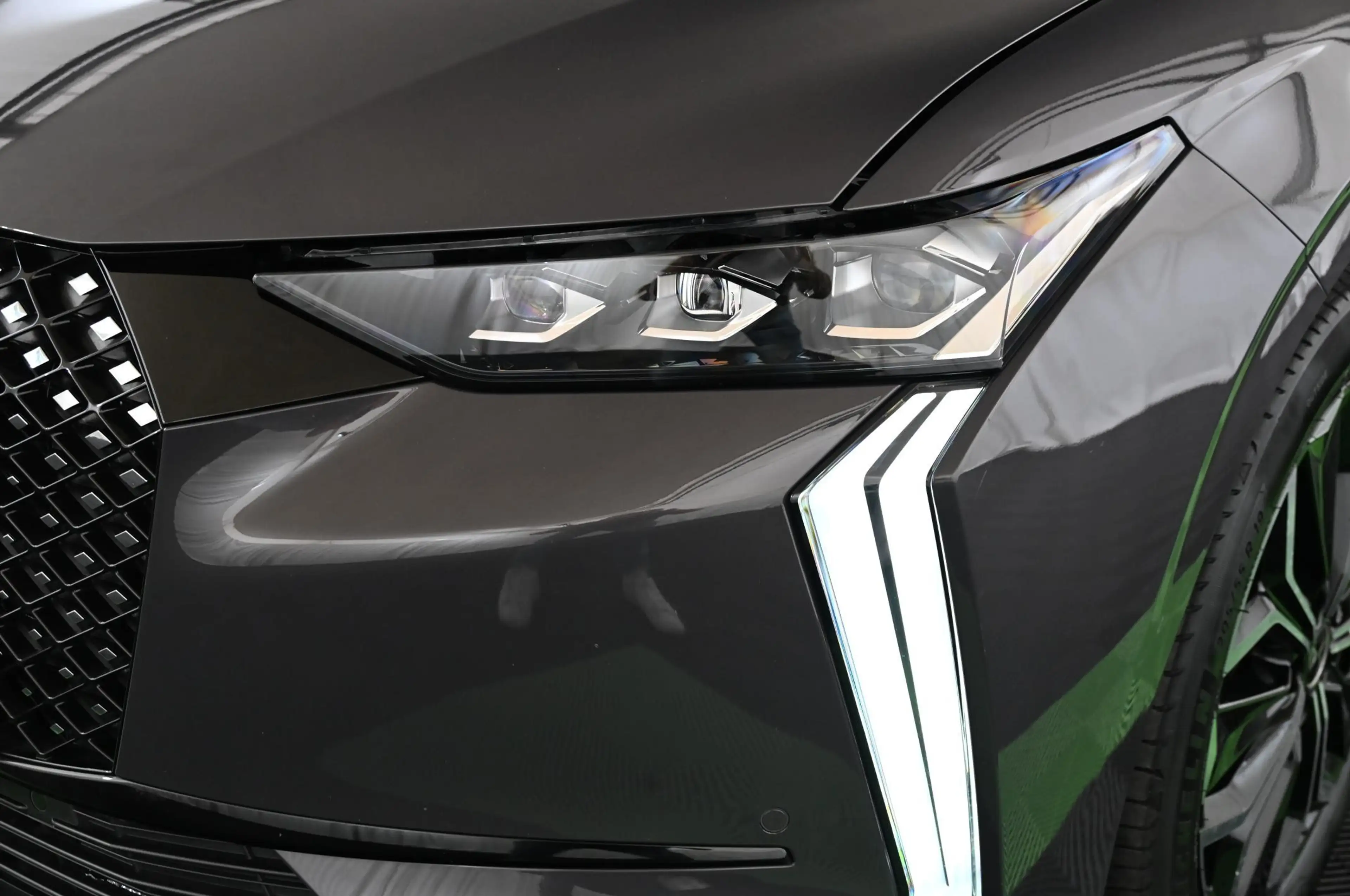 DS Automobiles DS 4 1.6 E-Tense 225 Etolie Alcantara UVP 53.000 EUR — photo 9