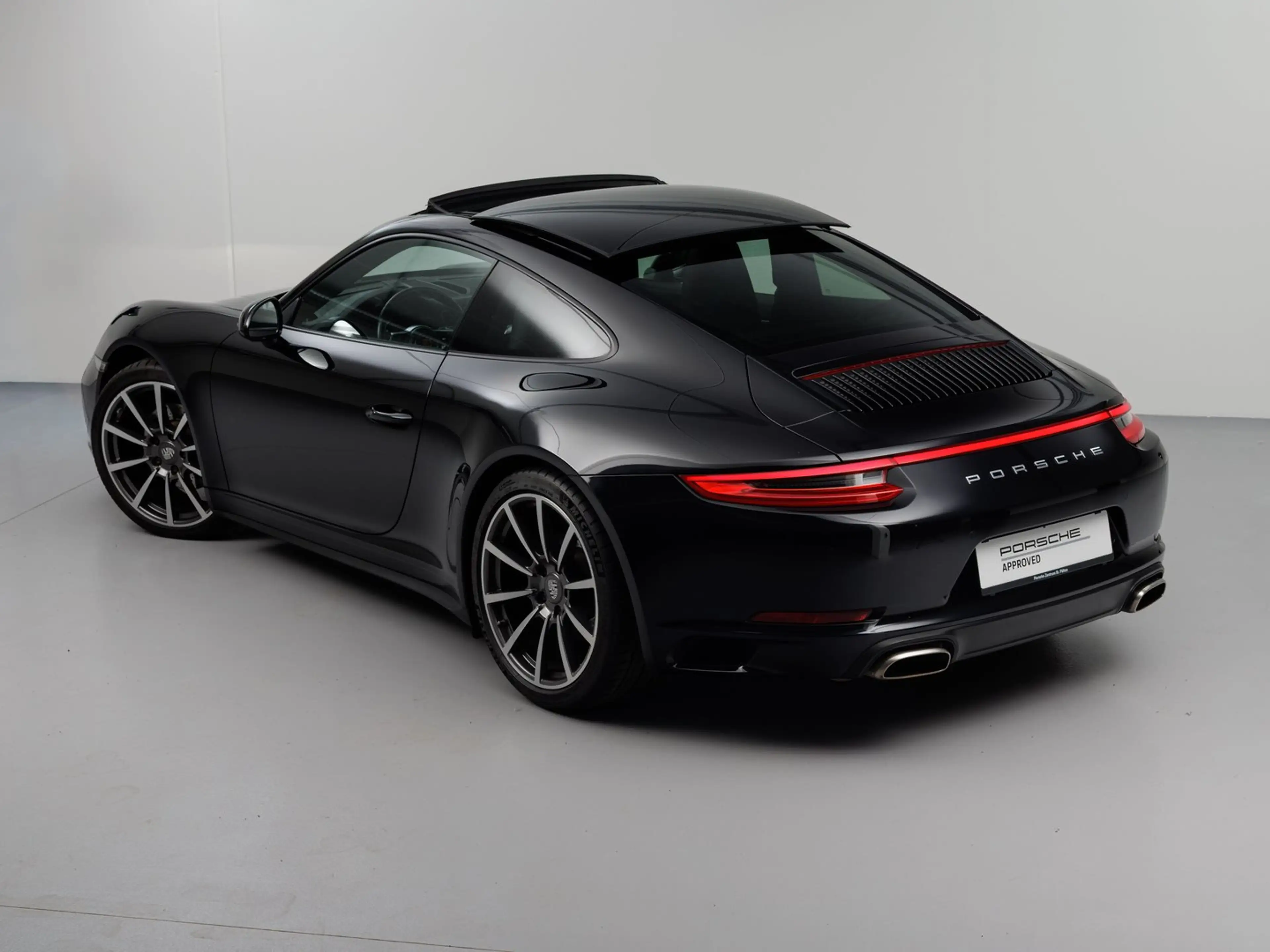 Porsche 911 Carrera 4 Coupe II (991) — photo 12
