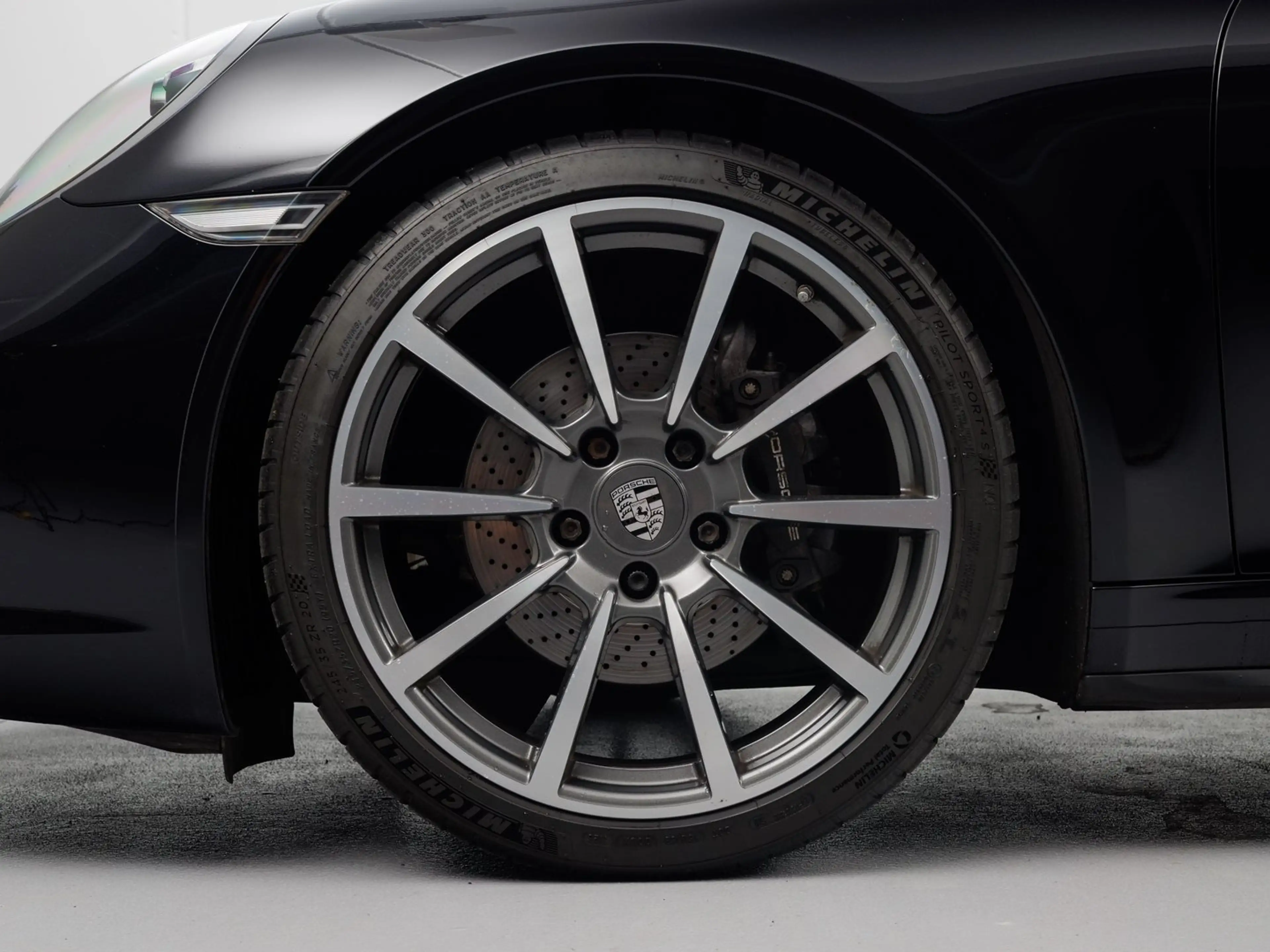 Porsche 911 Carrera 4 Coupe II (991) — photo 11