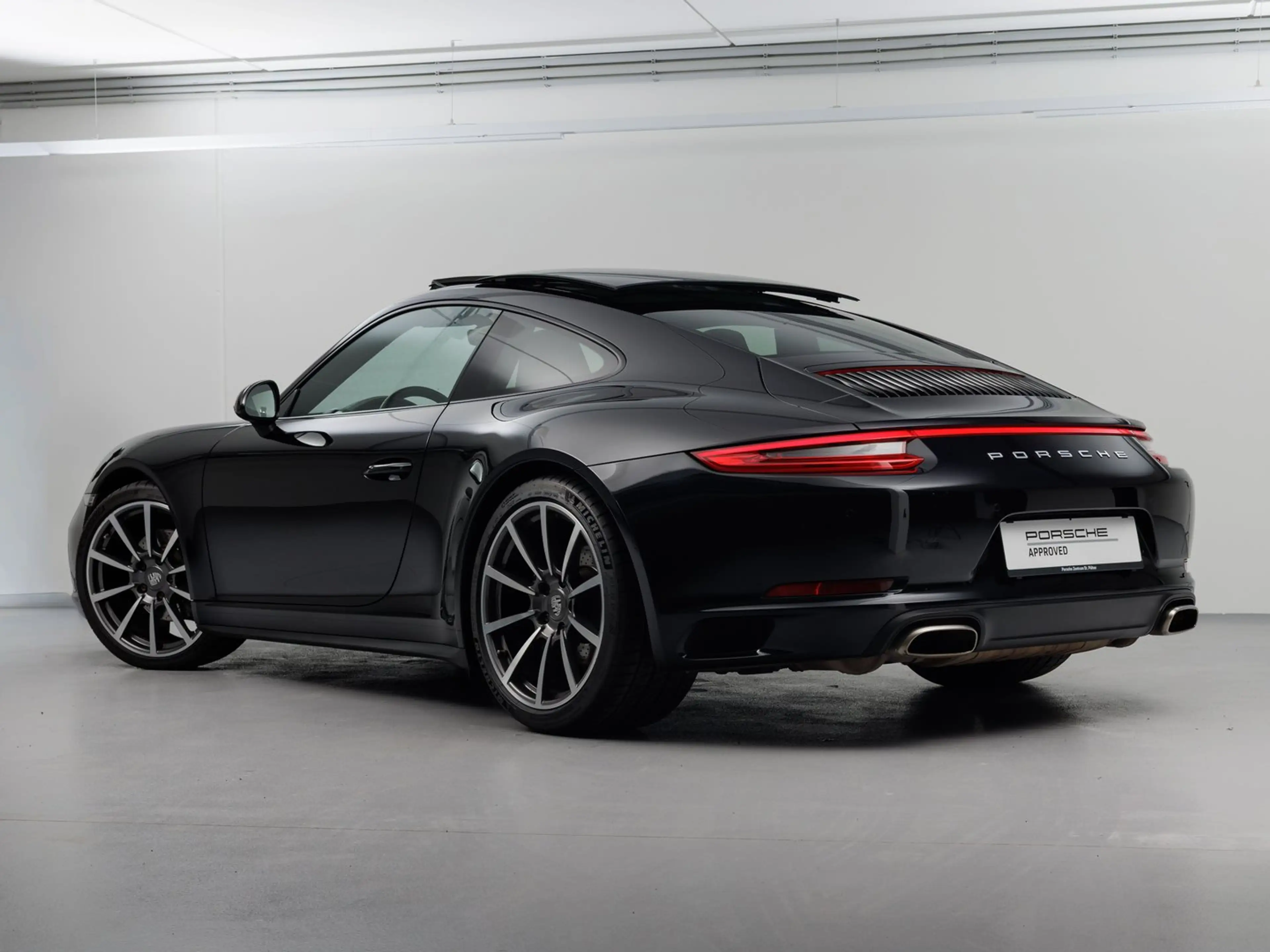 Porsche 911 Carrera 4 Coupe II (991) — photo 15