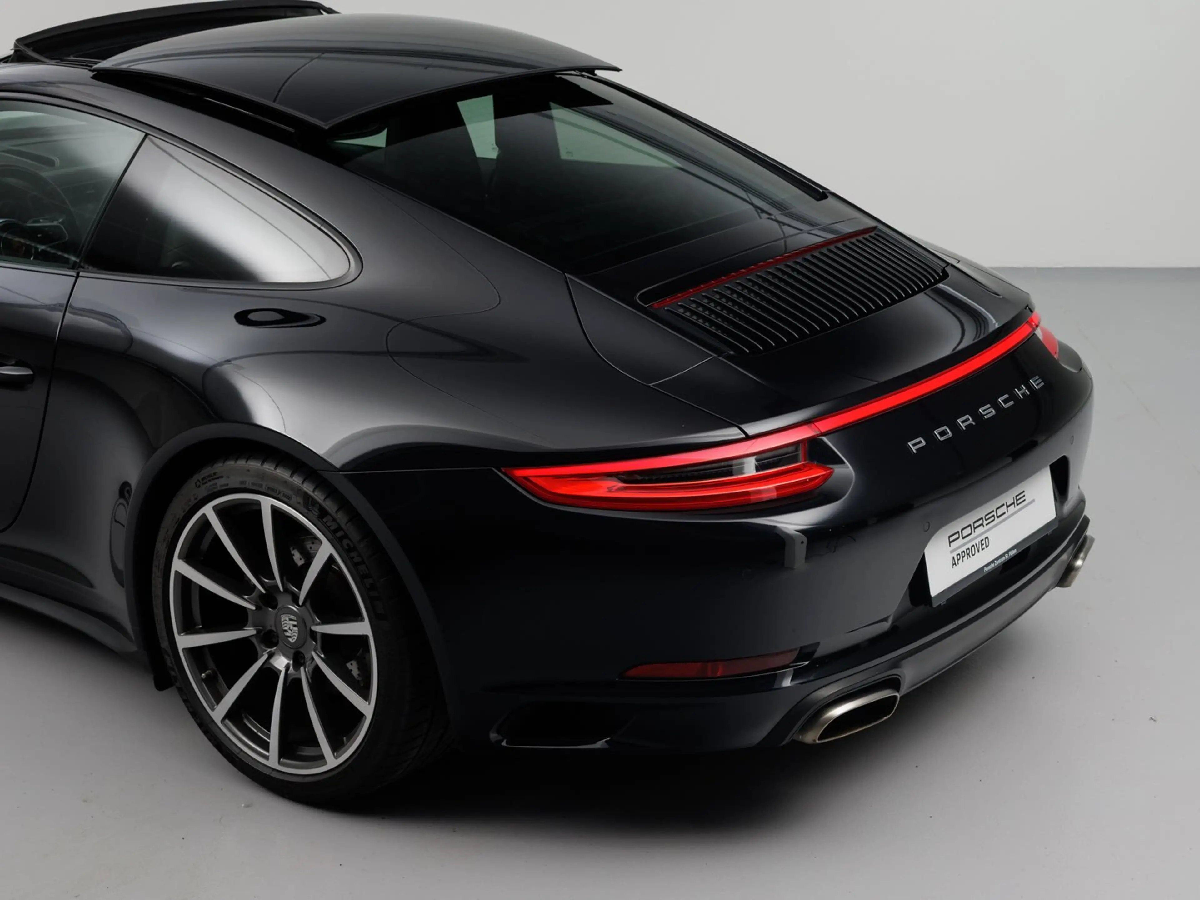 Porsche 911 Carrera 4 Coupe II (991) — photo 10