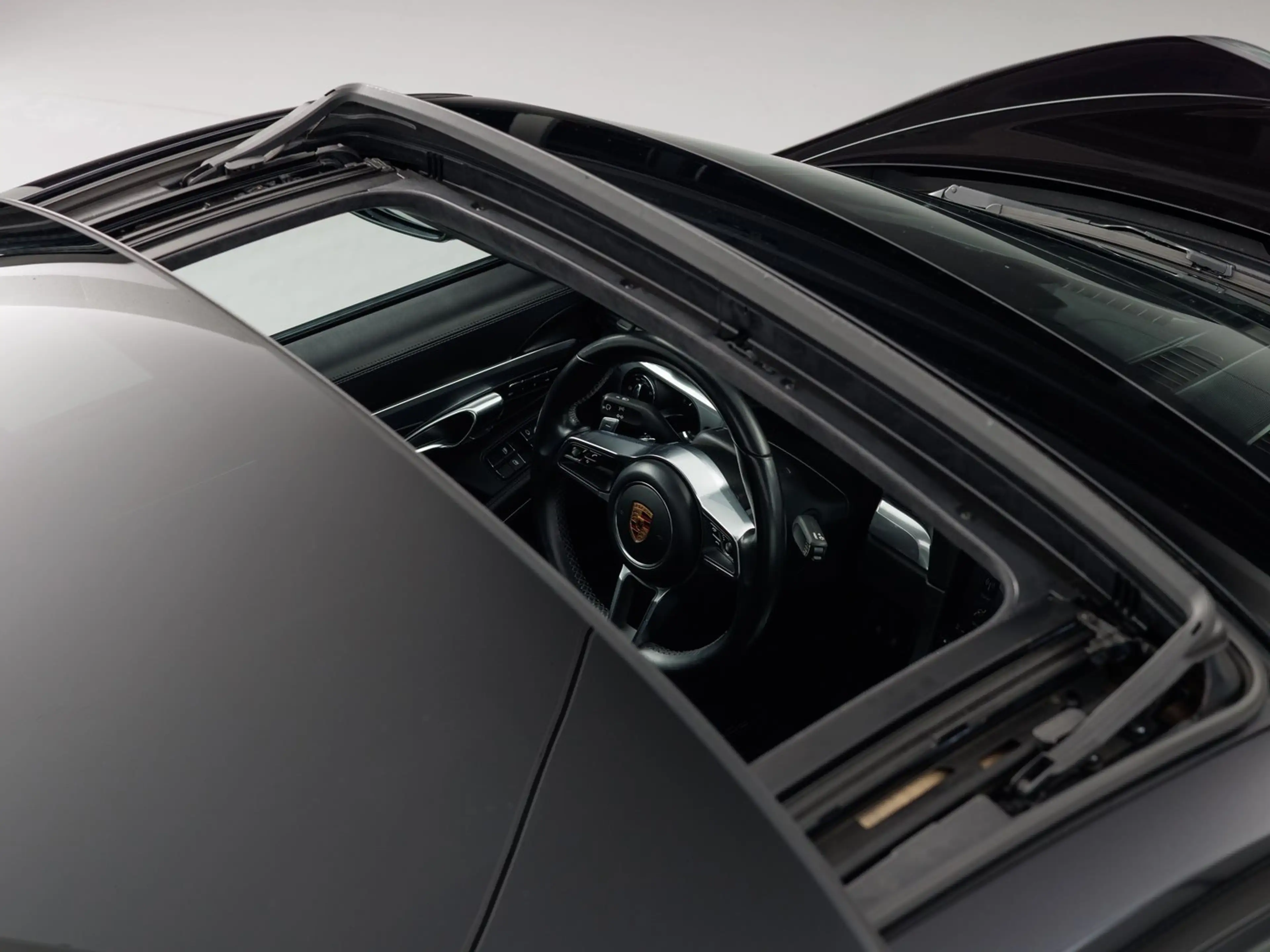 Porsche 911 Carrera 4 Coupe II (991) — photo 14