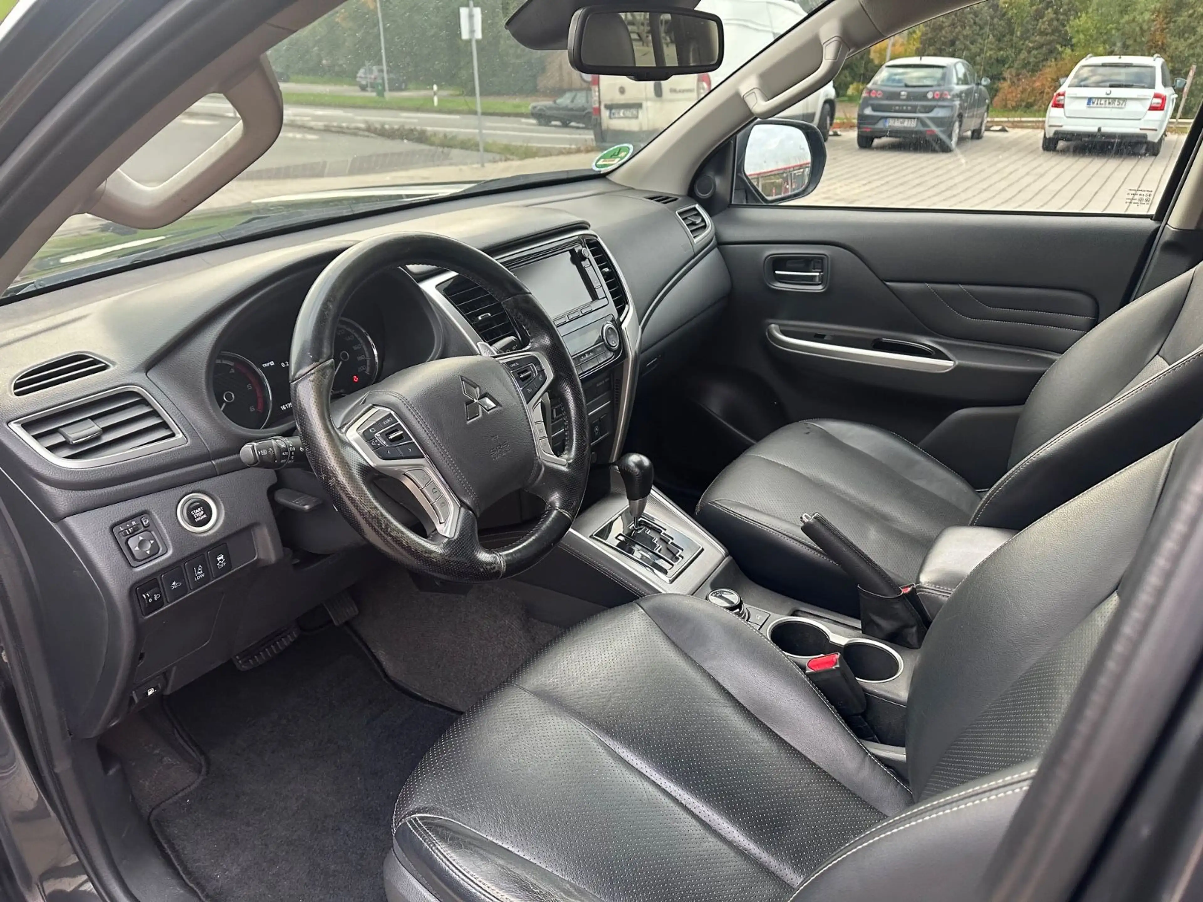 Mitsubishi L200 Top Doppelkabine 4WD*NAVI*360° CAM*LED* — photo 13