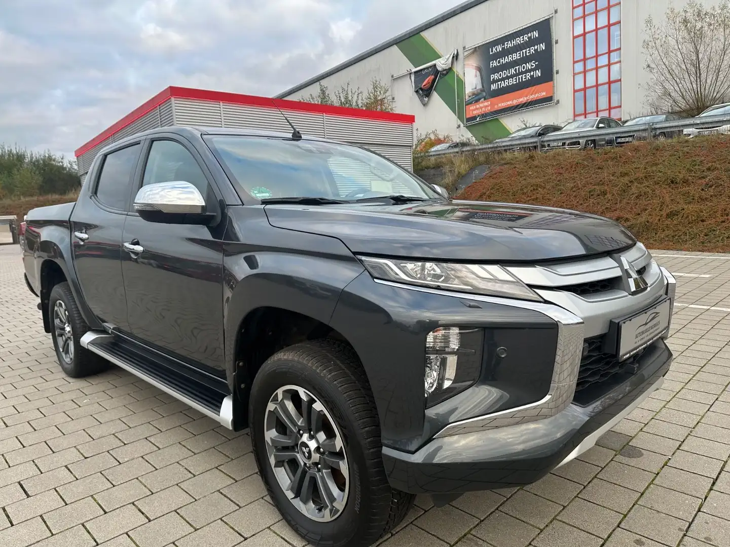Mitsubishi L200 Top Doppelkabine 4WD*NAVI*360° CAM*LED* Grau - 2