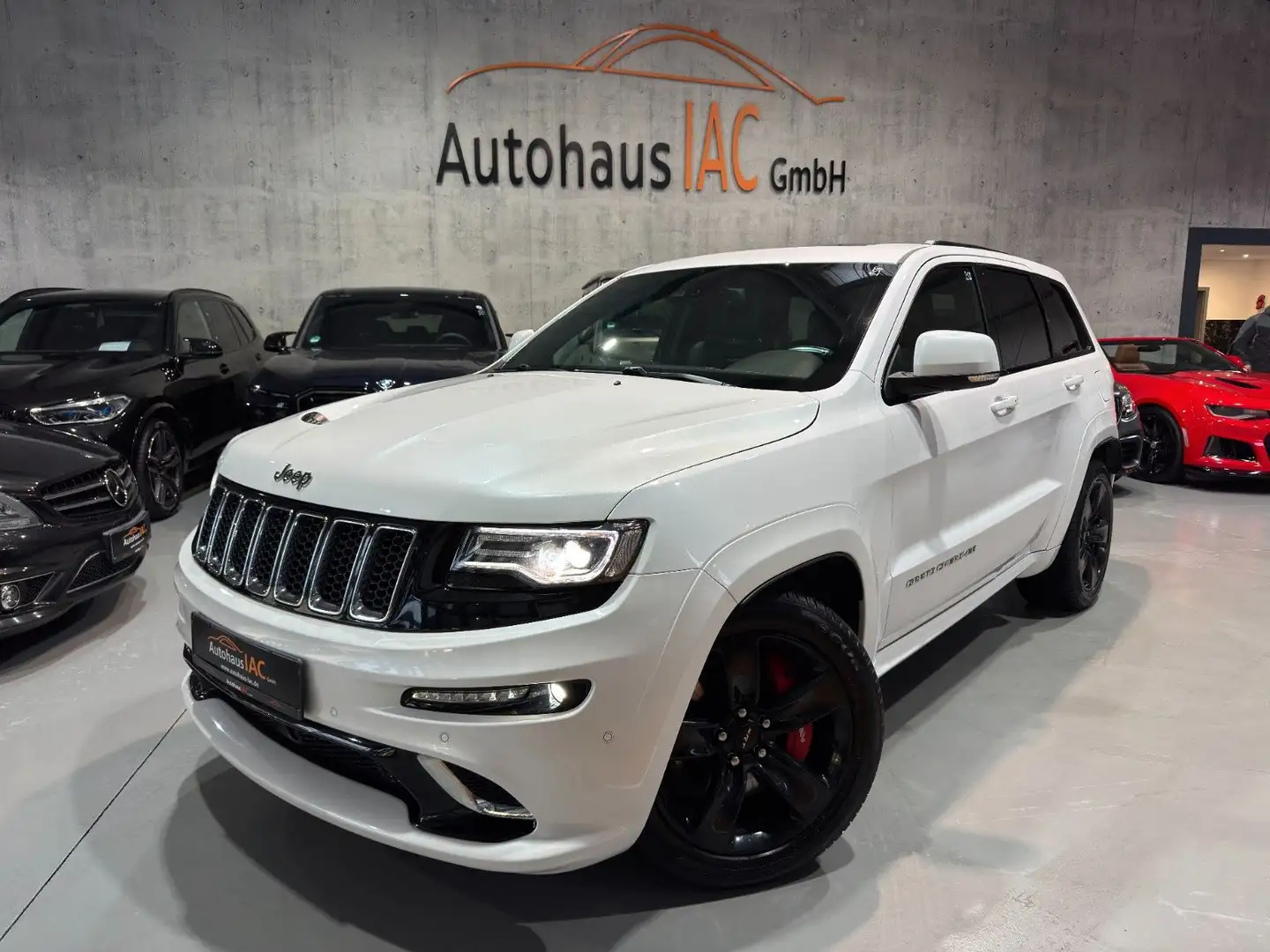 Jeep Grand Cherokee 6.4 V8 HEMI SRT/PANO/AHK/SITZBELÜ Weiß - 1