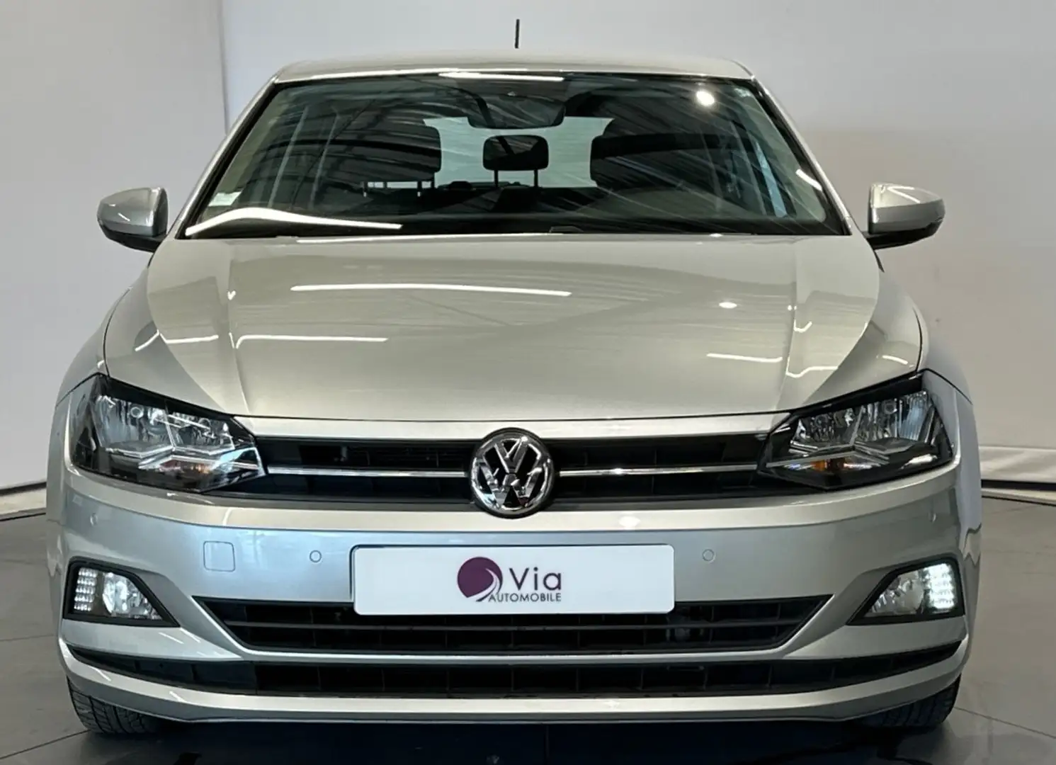 Volkswagen Polo 1.0 TSI 95 Confortline Business Gris - 2