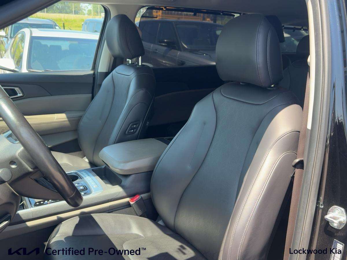 used 2025 Kia Carnival car, priced at $44,999