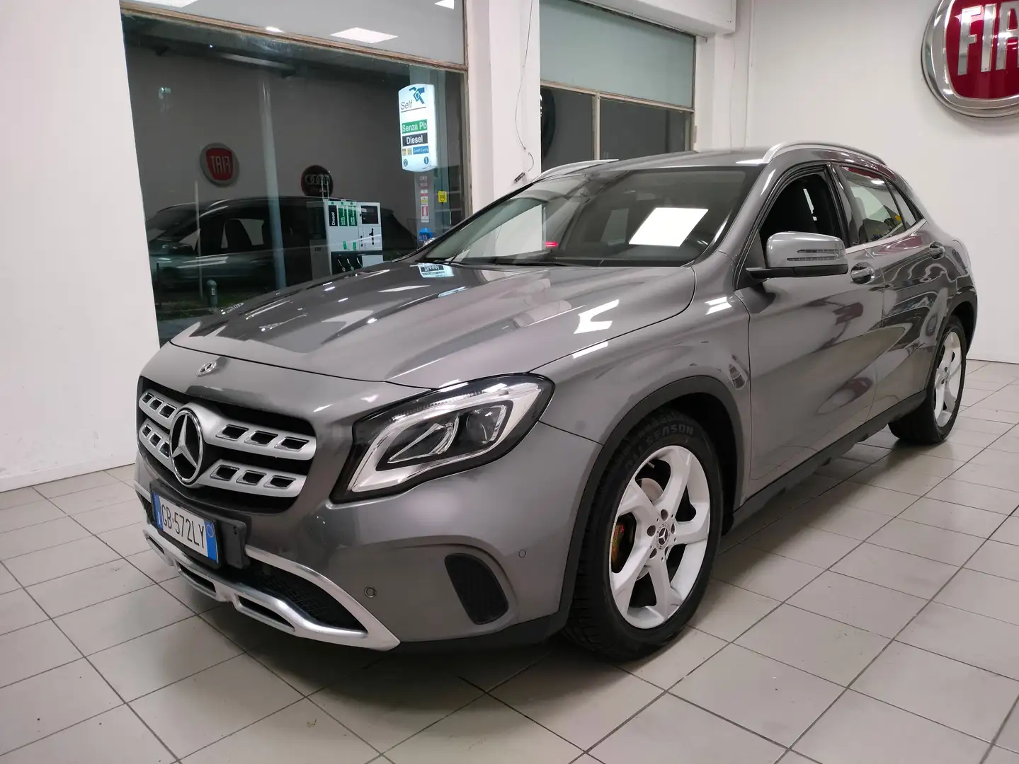 Mercedes-Benz GLA 200 1.6 BENZINA ***CAMBIO AUTOMATICO Grijs - 1