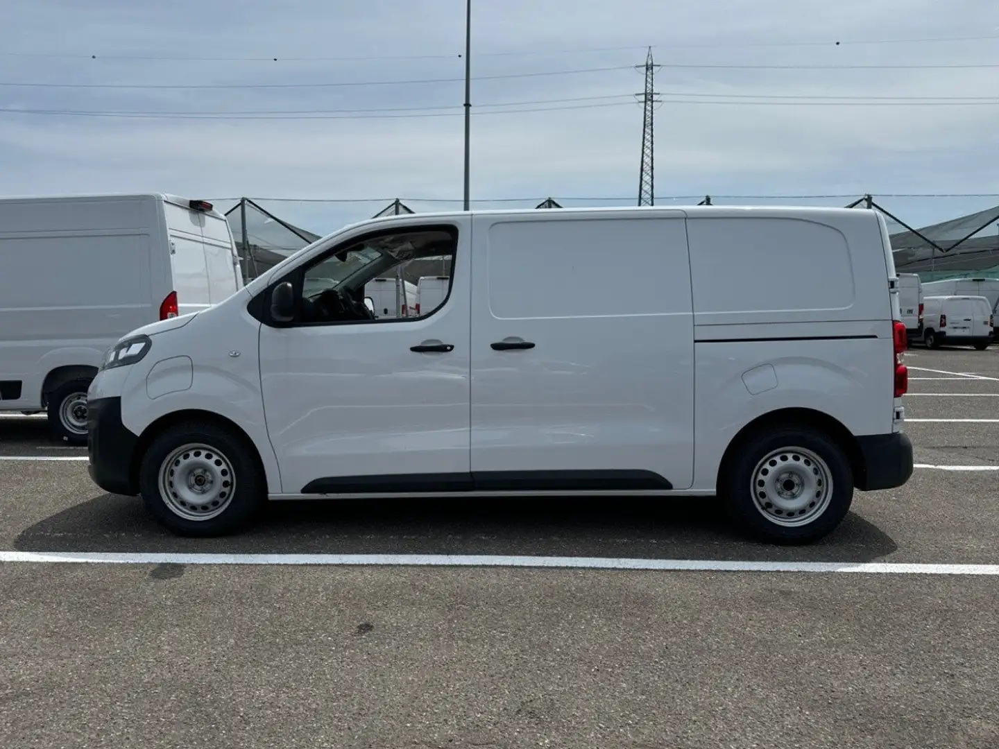 Opel Vivaro 75 kWh L2H1 e-Enjoy Bianco - 2