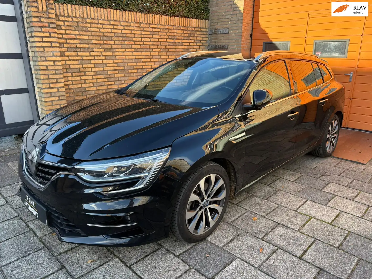 Renault Megane E-Tech Estate 1.6 Plug-In Hybrid 160 Intens Zwart - 1