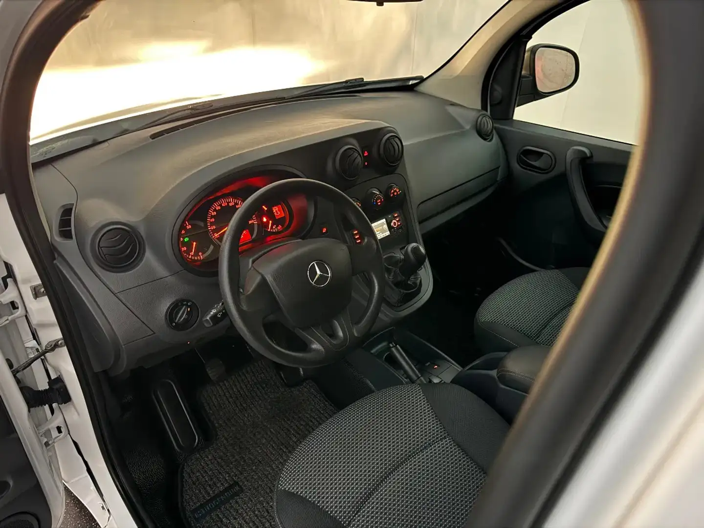 Mercedes-Benz Citan 109 CDi L2 EXTRA LANG l XL l AIRCO l NAVI l 27.000 Wit - 2