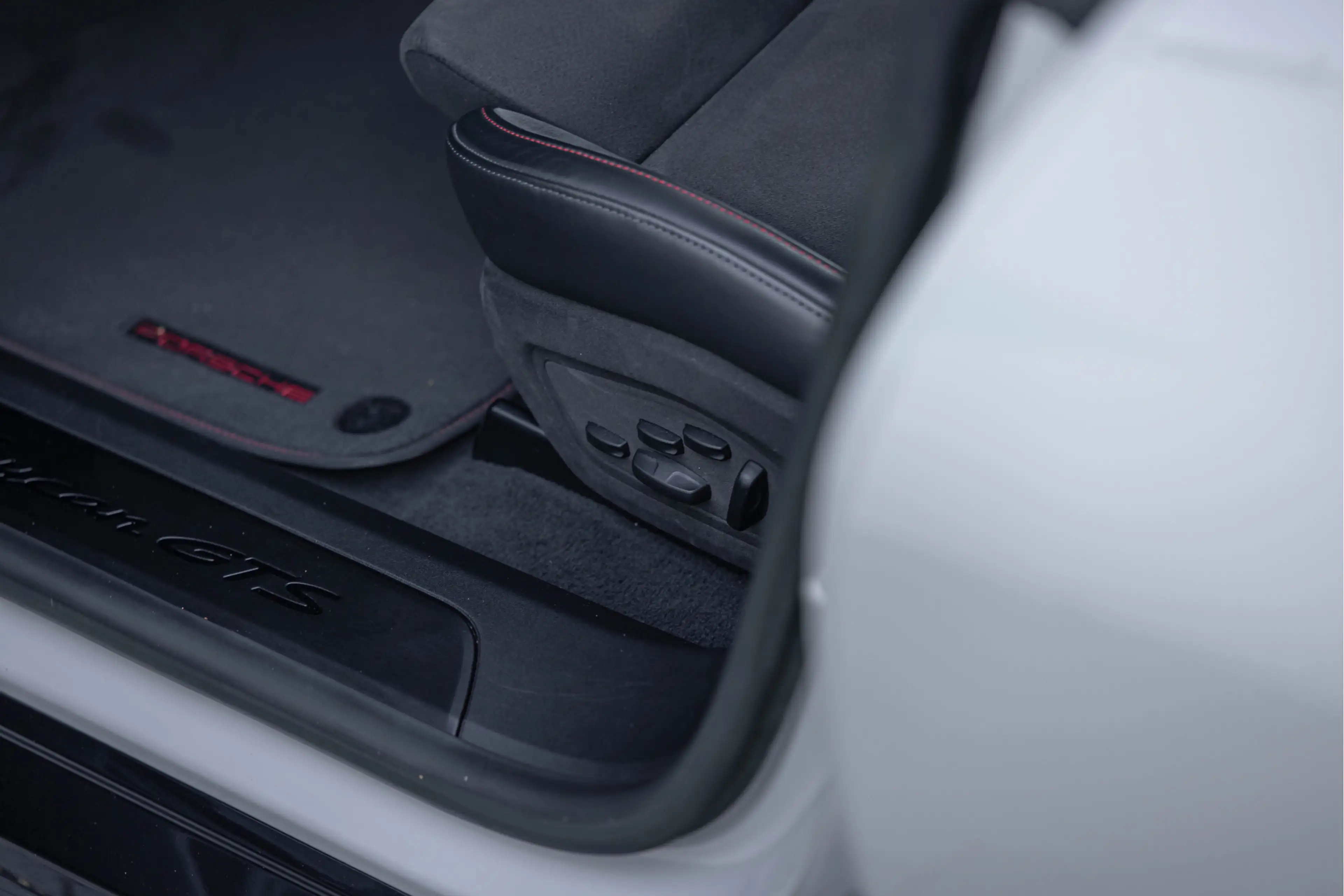 Porsche Taycan Sport Turismo GTS 93 kWh 598pk Pano 4-wielsturing — photo 27