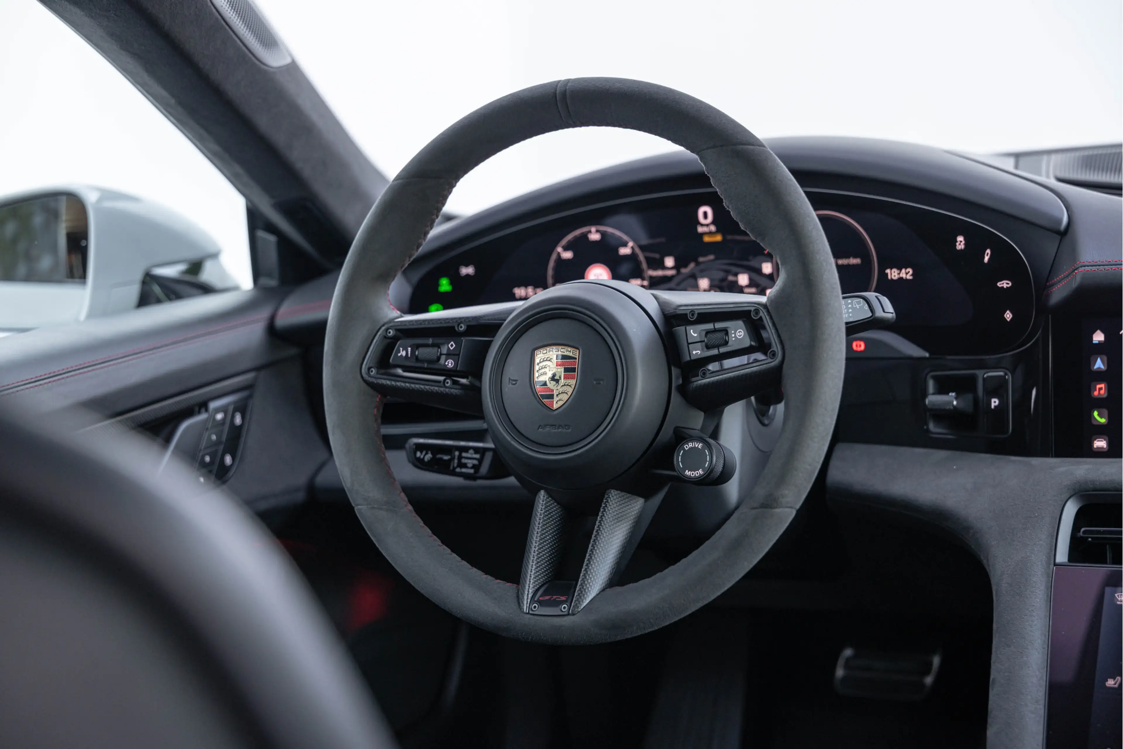 Porsche Taycan Sport Turismo GTS 93 kWh 598pk Pano 4-wielsturing — photo 25