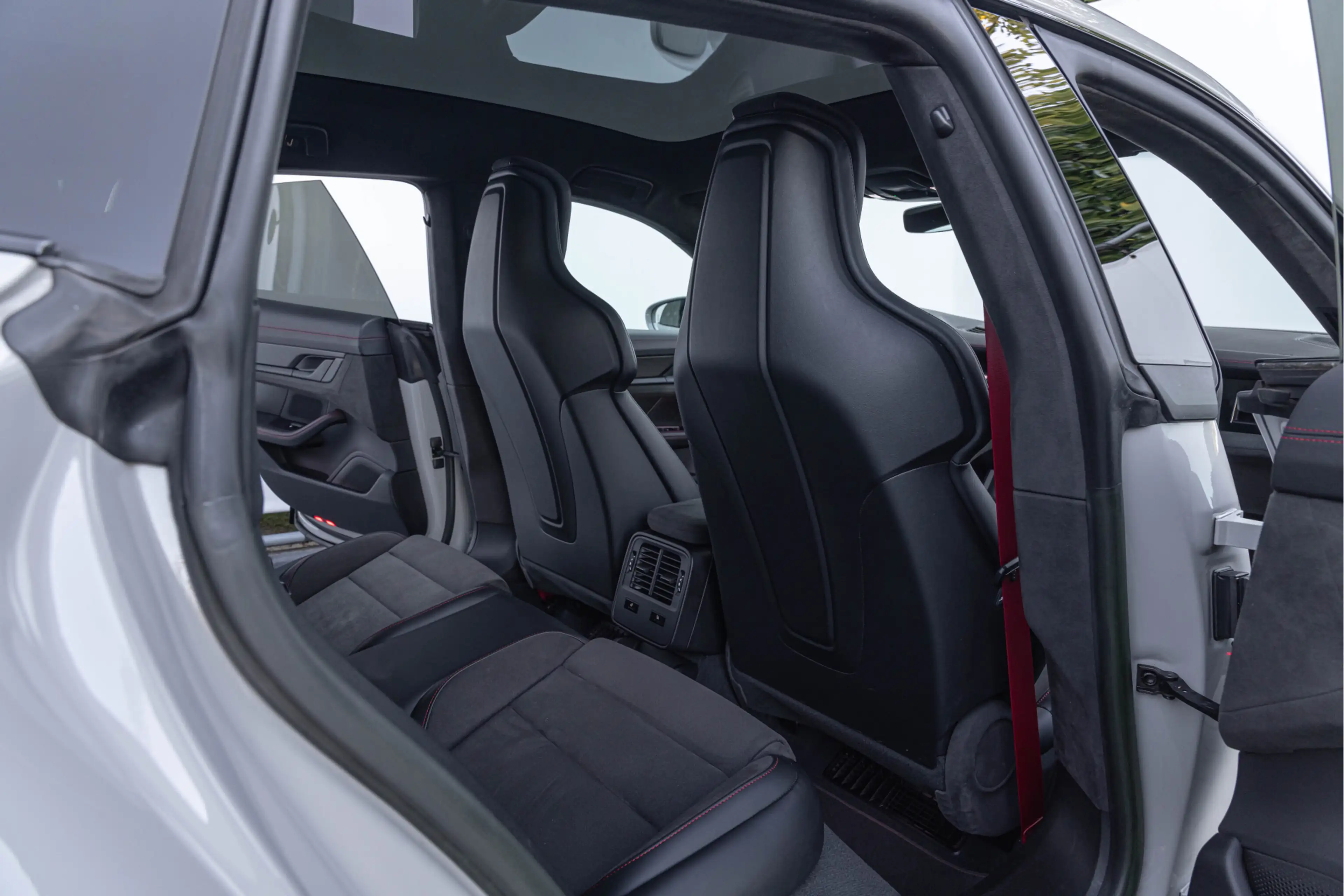 Porsche Taycan Sport Turismo GTS 93 kWh 598pk Pano 4-wielsturing — photo 16