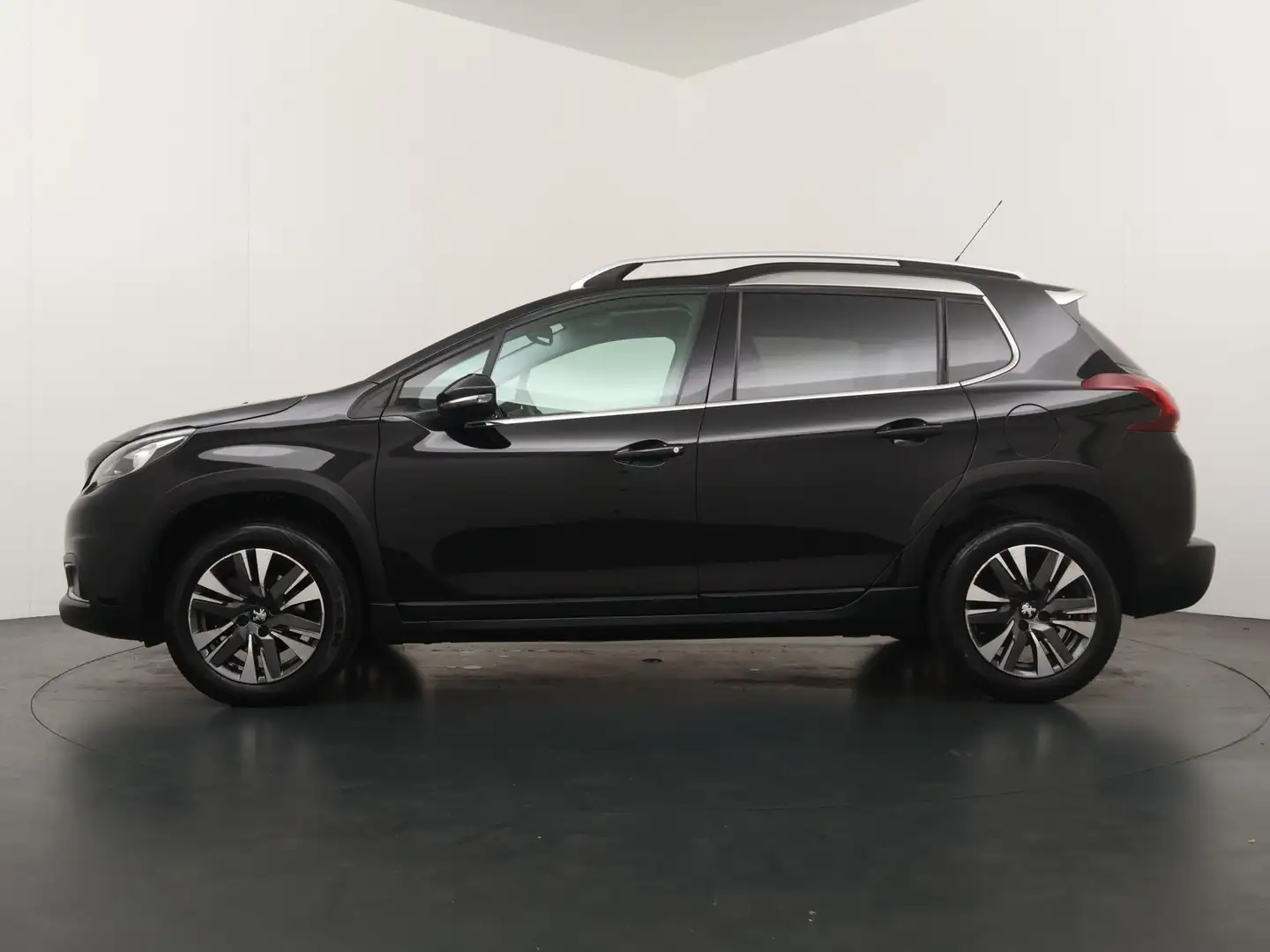 Peugeot 2008 1.2 PureTech GT-line - Navigatie - Trekhaak - Pano Schwarz - 2