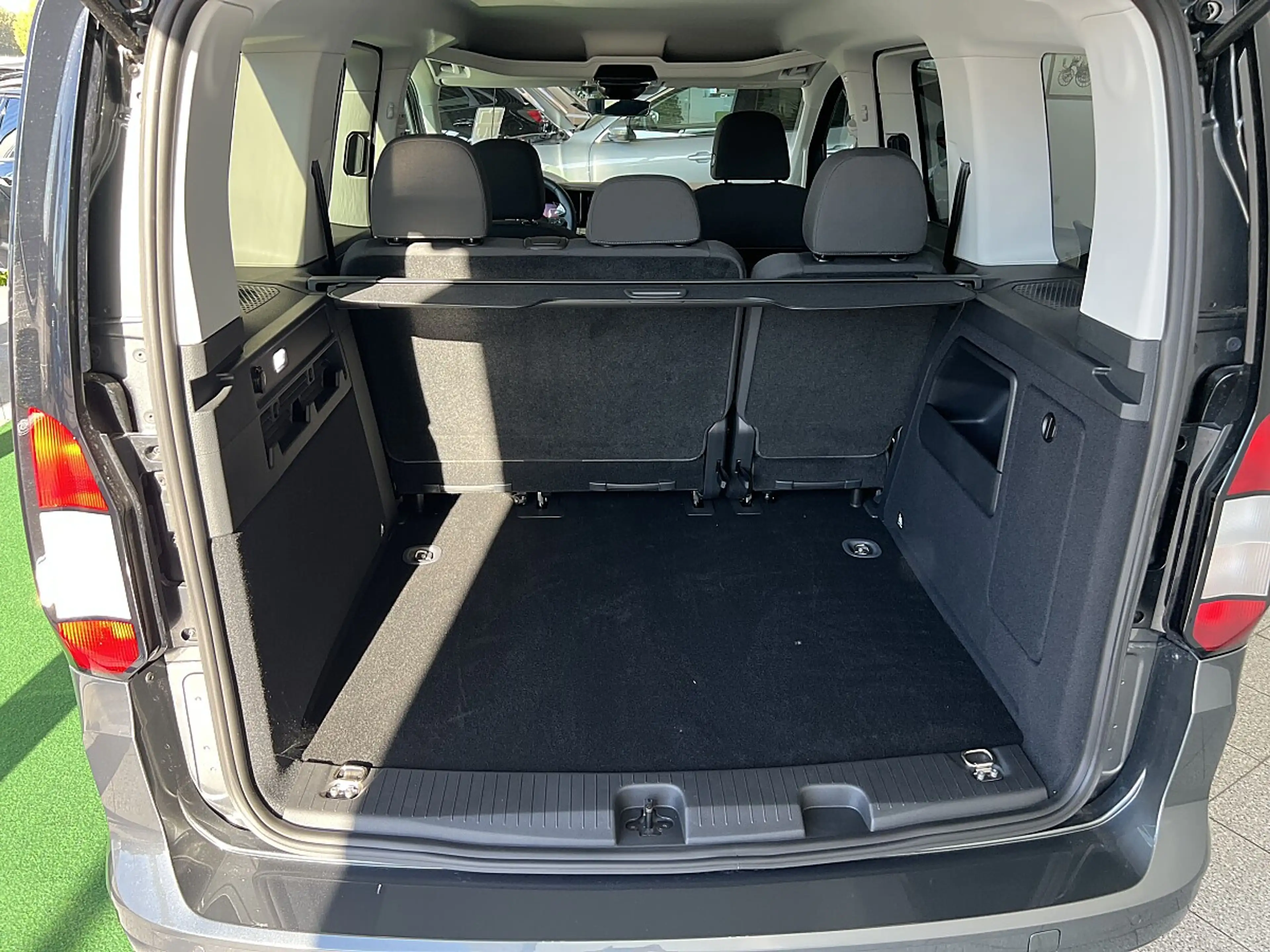 Ford Tourneo Connect 2,0 EcoBlue L1 Titanium Aut. — photo 14