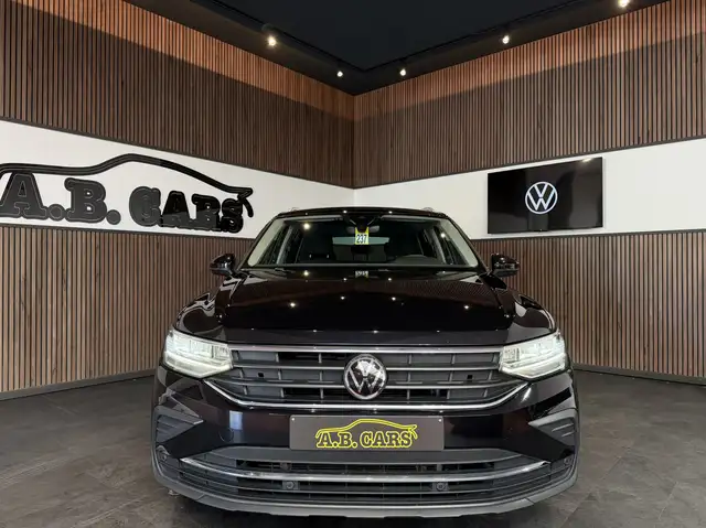 Volkswagen Tiguan view 2