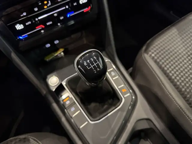 Volkswagen Tiguan view 15