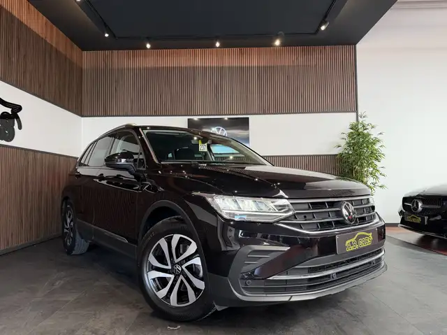 Volkswagen Tiguan view 3