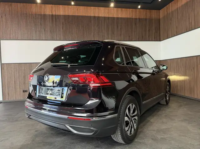 Volkswagen Tiguan view 6