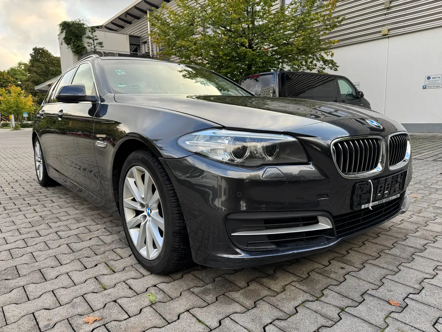 BMW 525 5er Touring Diesel 525d xDrive Touring Aut. Luxury Grau - 1