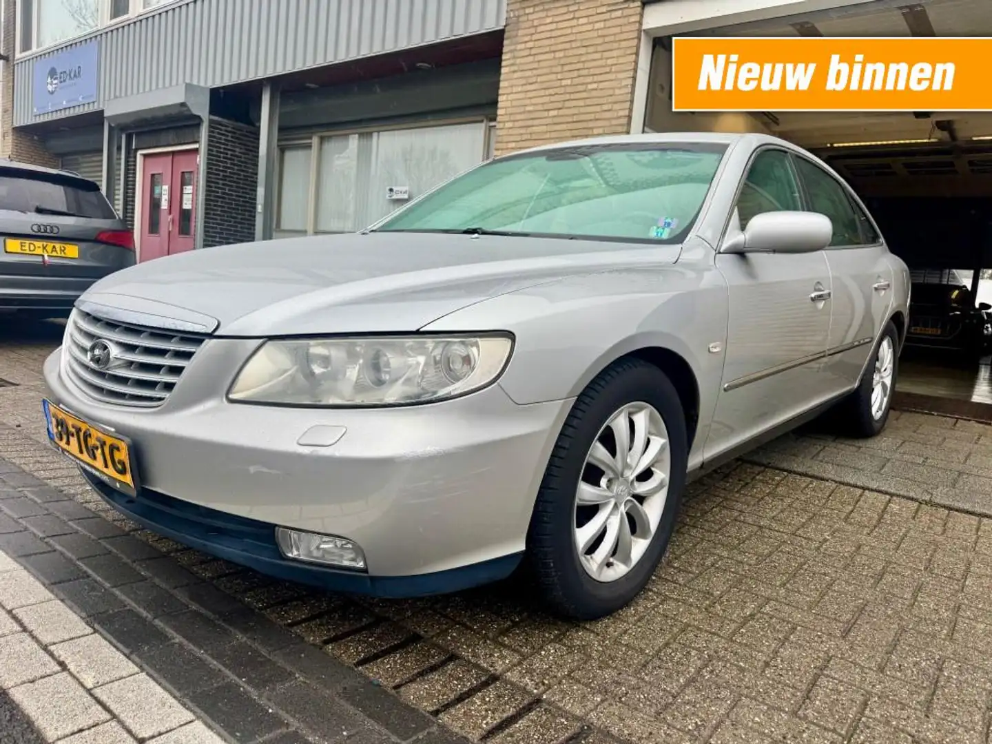 Hyundai GRANDEUR 3.3i V6 Style AUT LEER CLIMA PDC NAP APK Grau - 1
