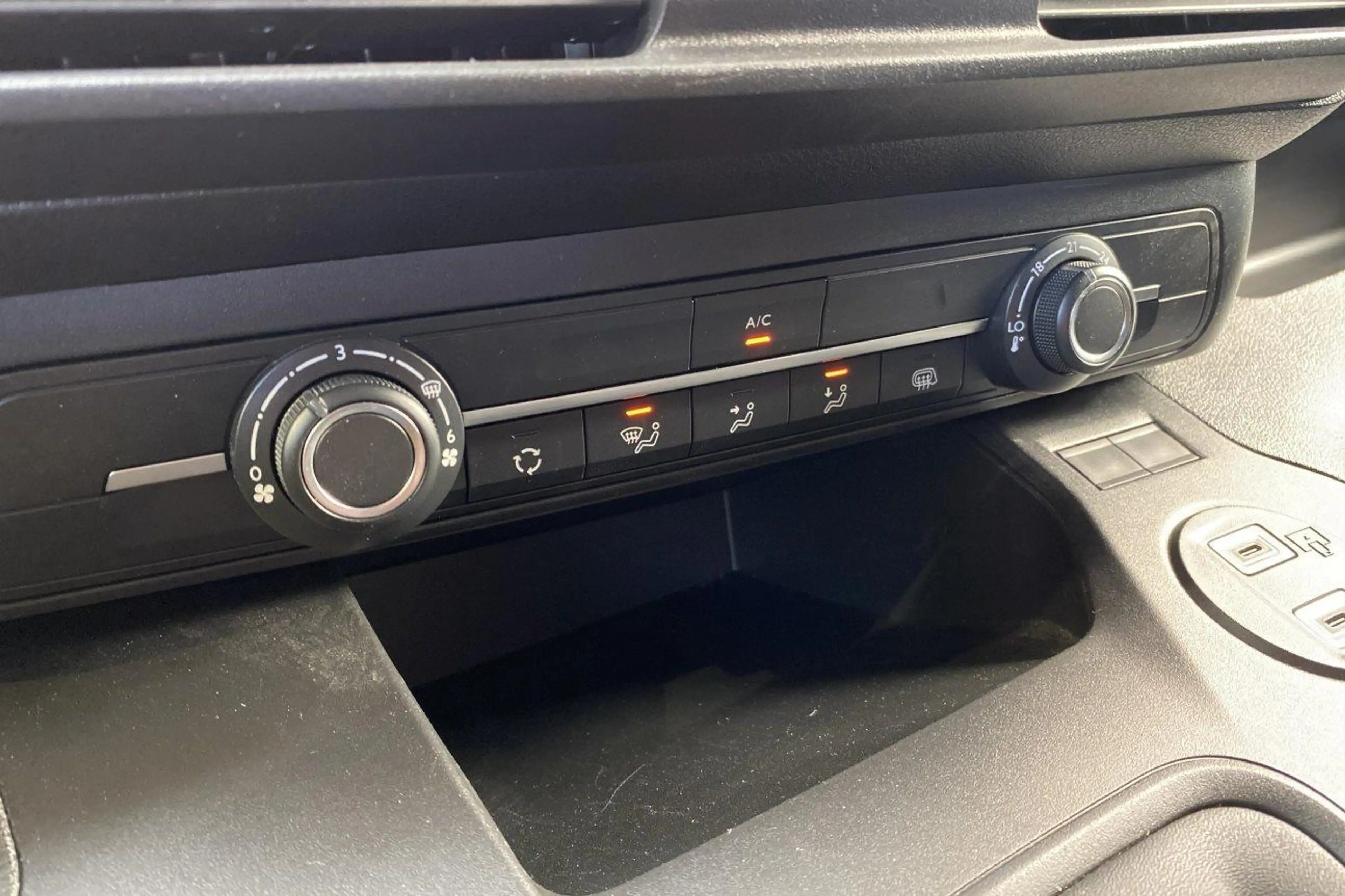 Opel Combo Cargo — photo 15