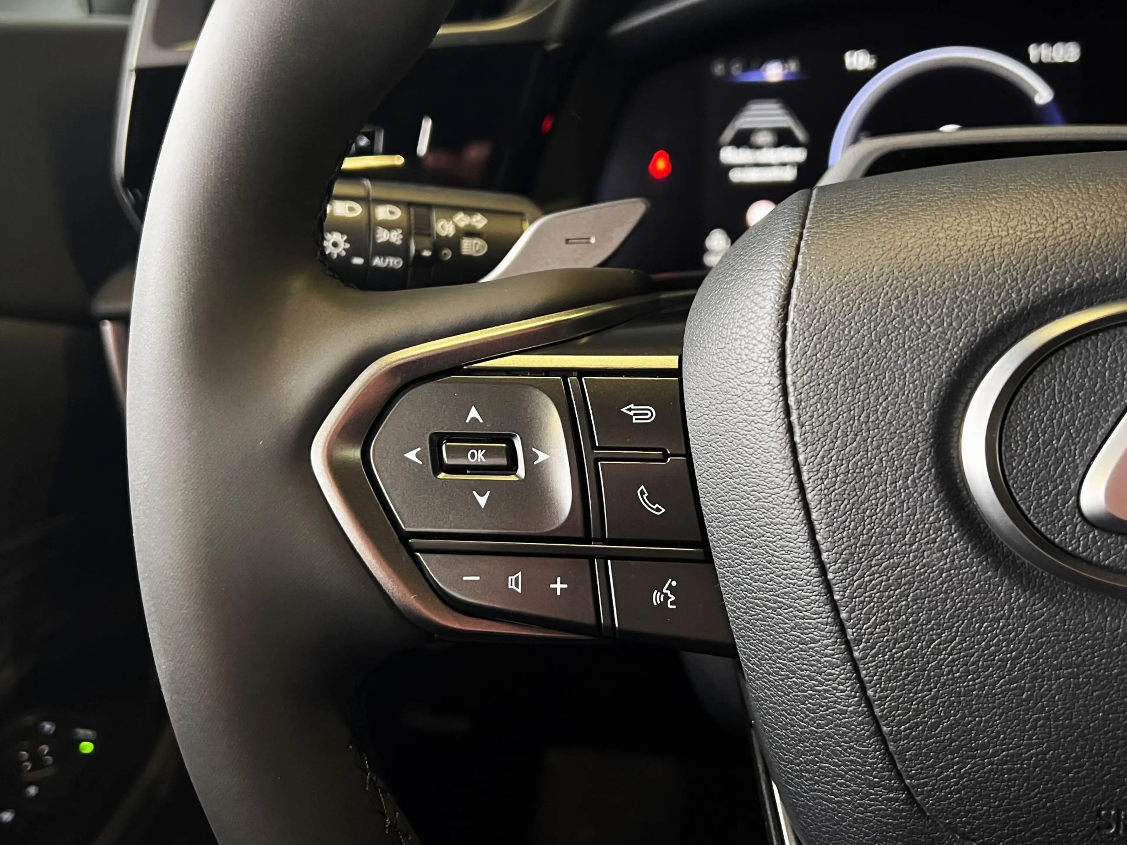 Lexus RZ 450e Executive Line 71 kWh Premium Pack | 20" LMV — photo 10