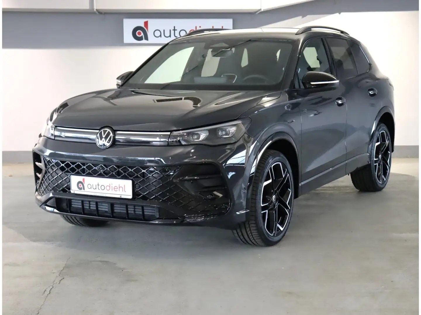 Volkswagen Tiguan 2,0 l TDI DSG 4Motion R-Line*Area View* Grau - 2