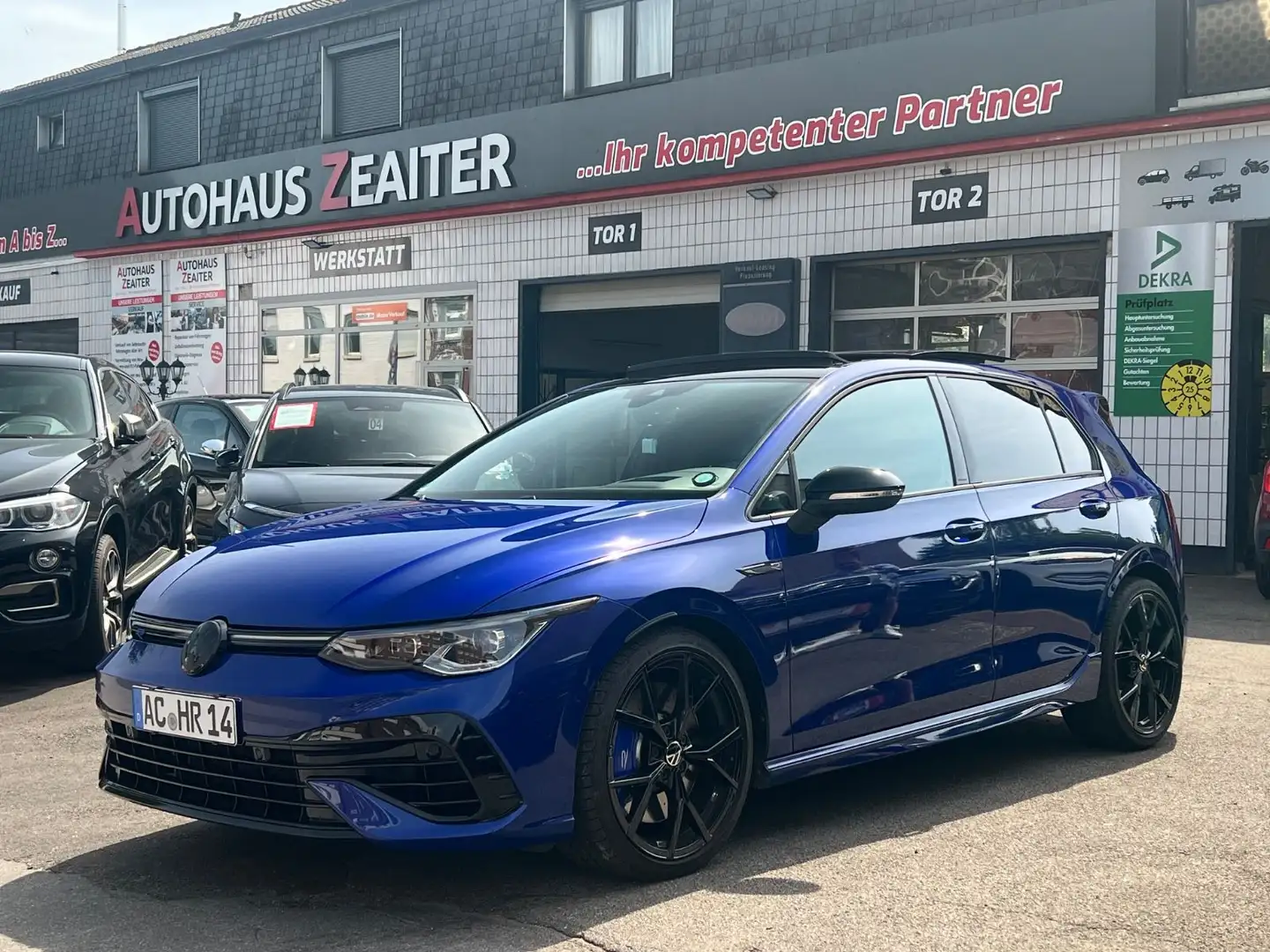 Volkswagen Golf VIII Lim. R 4Motion*Pano*Akrapovic* Blau - 1