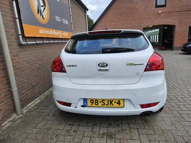 Kia Proceed view 23