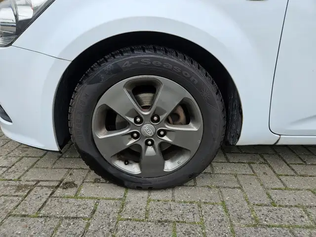Kia Proceed view 4
