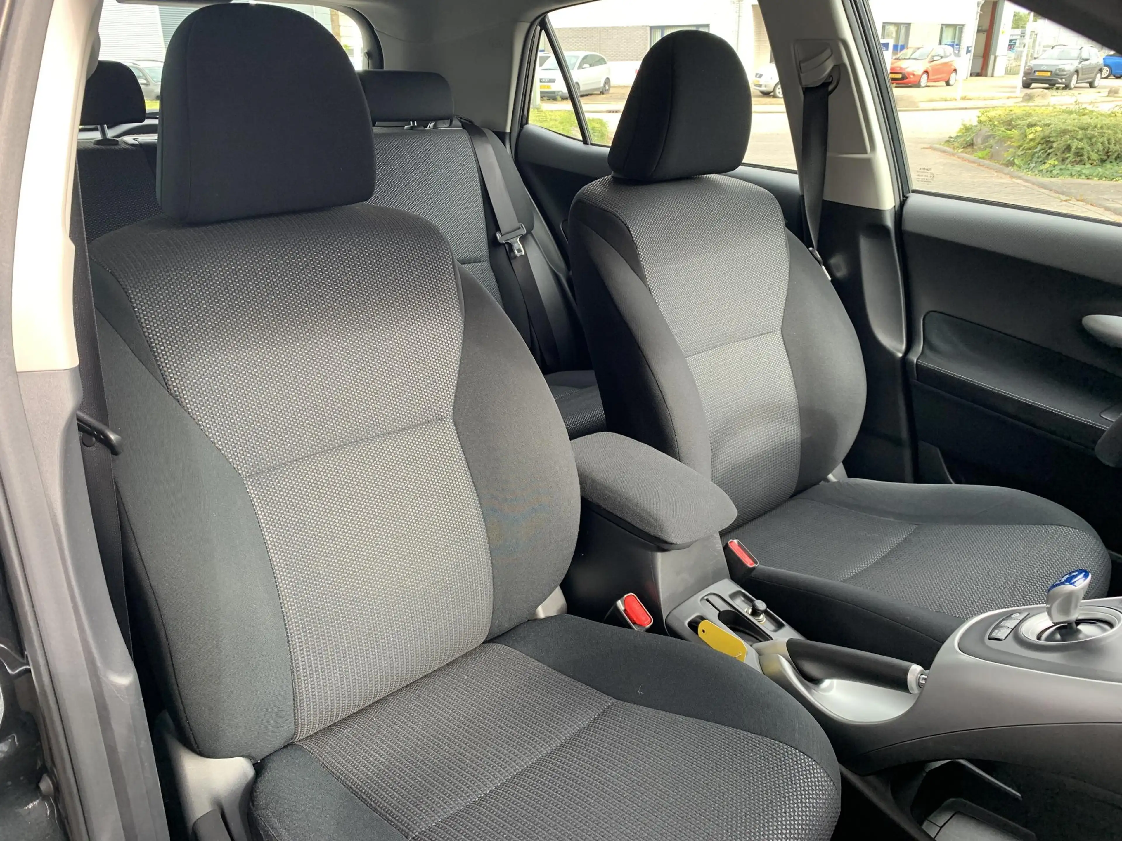 Toyota Auris 1.8 Full Hybrid Dynamic — photo 14