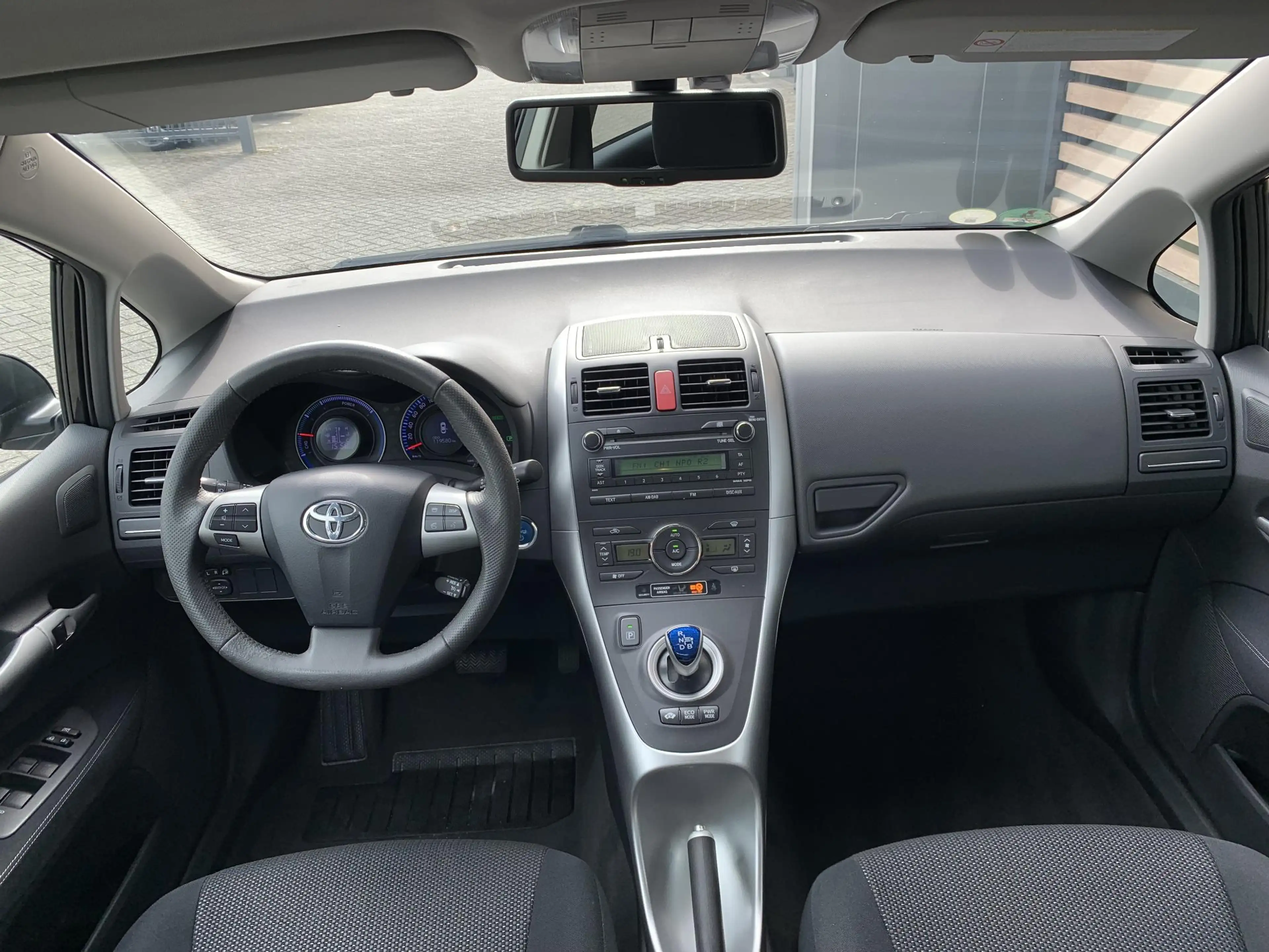 Toyota Auris 1.8 Full Hybrid Dynamic — photo 10