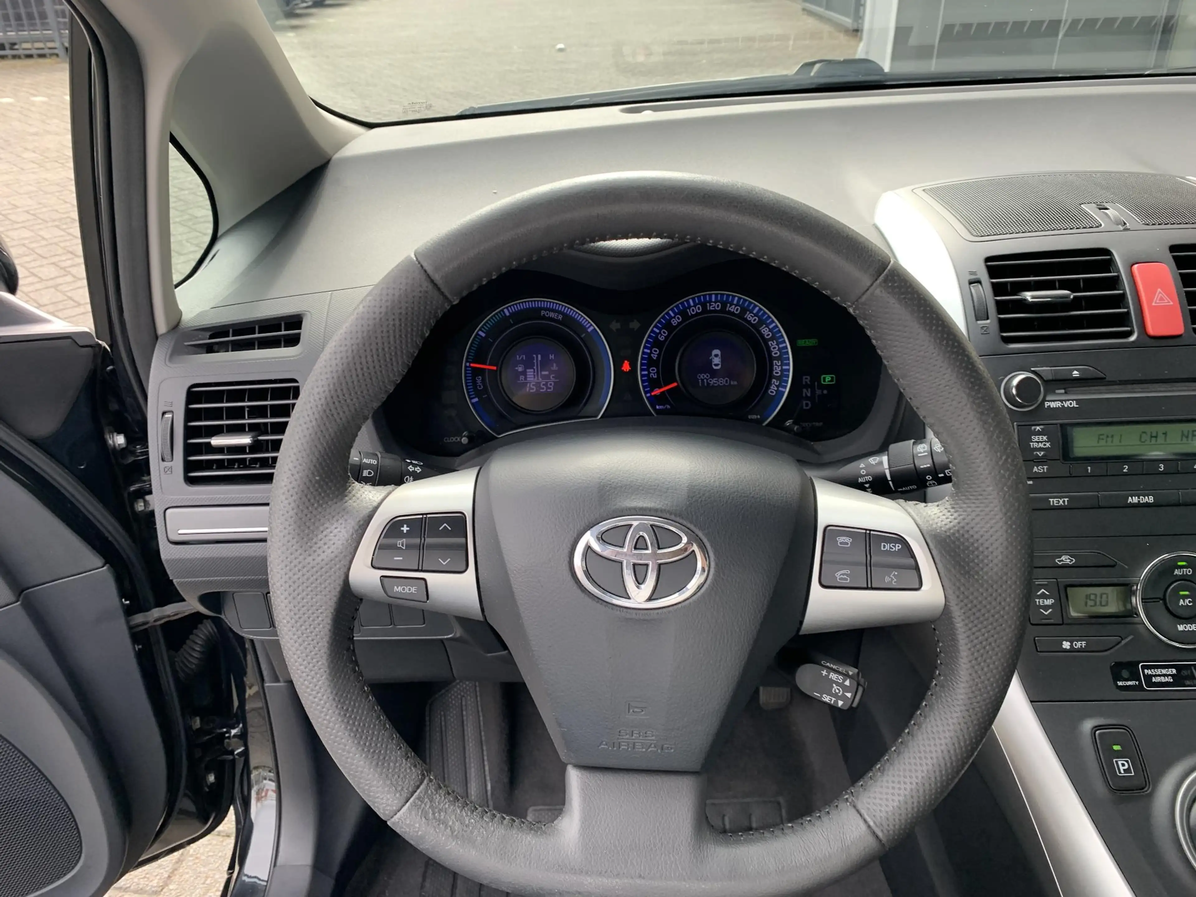 Toyota Auris 1.8 Full Hybrid Dynamic — photo 12