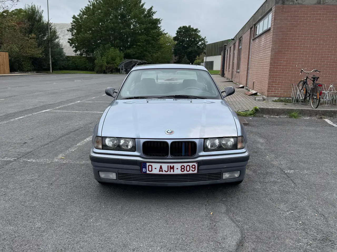 BMW 320i, foto 2