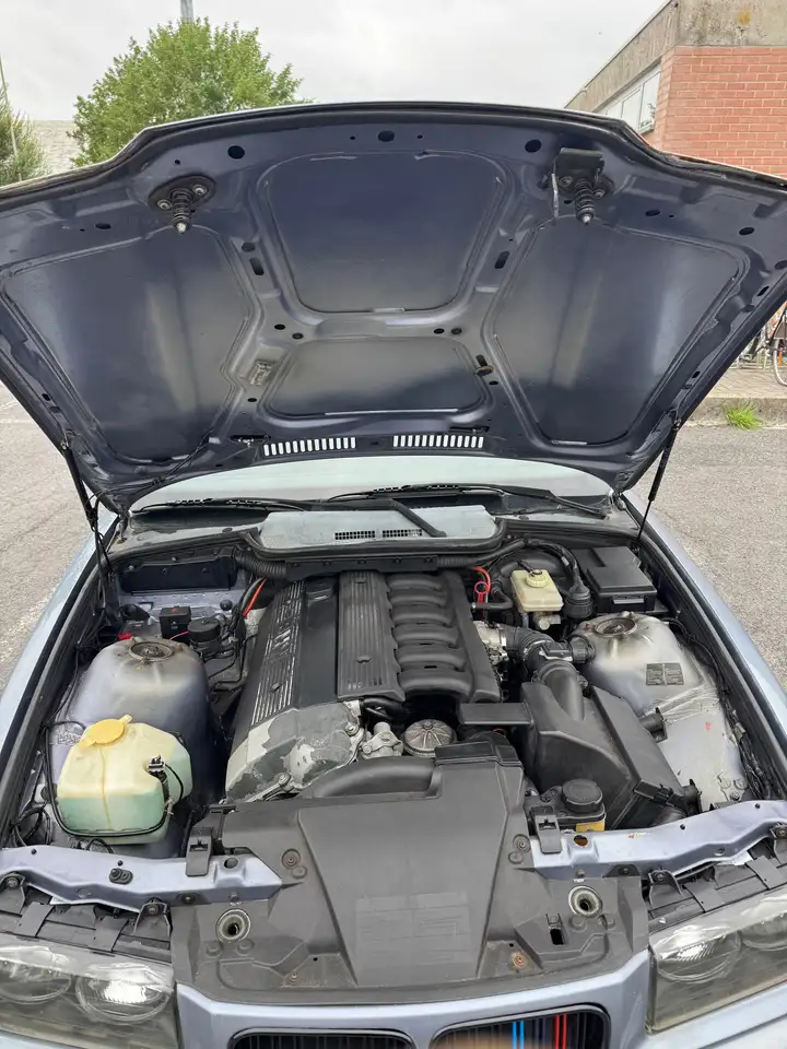 BMW 320i, foto 9