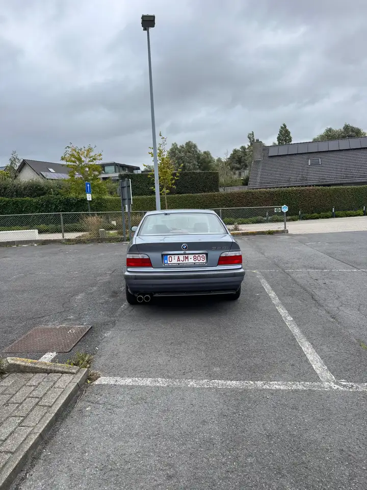 BMW 320i, foto 5