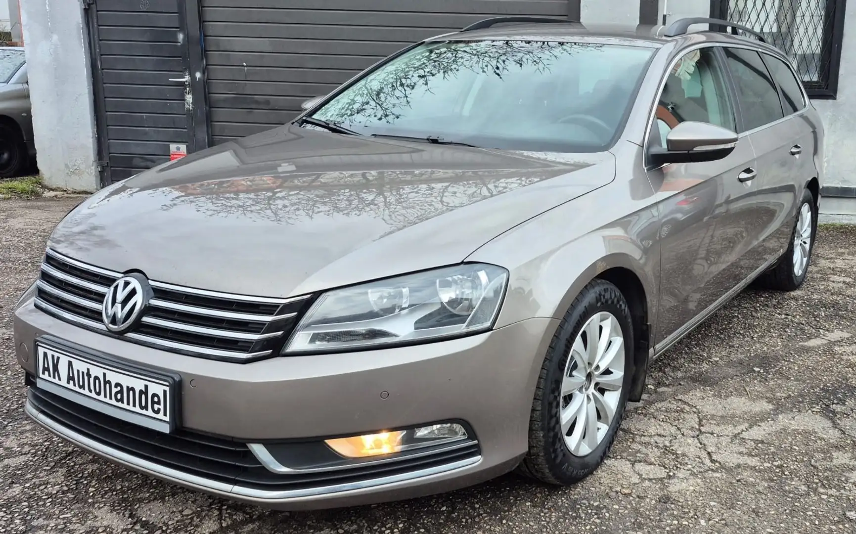 Volkswagen Passat Variant Comfortline Tempomat Klima PDC Braun - 1