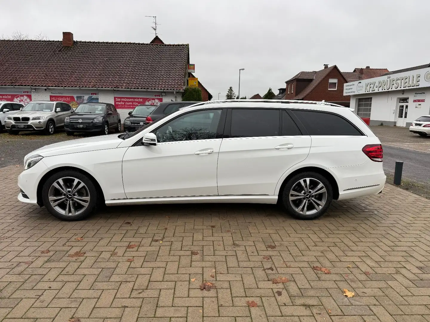 Mercedes-Benz E 220 CDI T, LED, Leder, AHK, Scheckheftgepflegt Blanc - 2