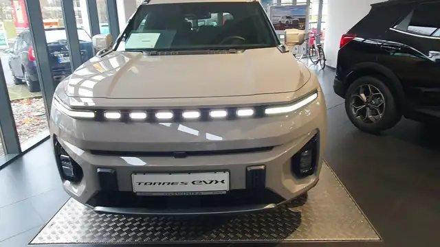 SsangYong Torres EVX 152kW Titanium, SDach, Wärmepumpe