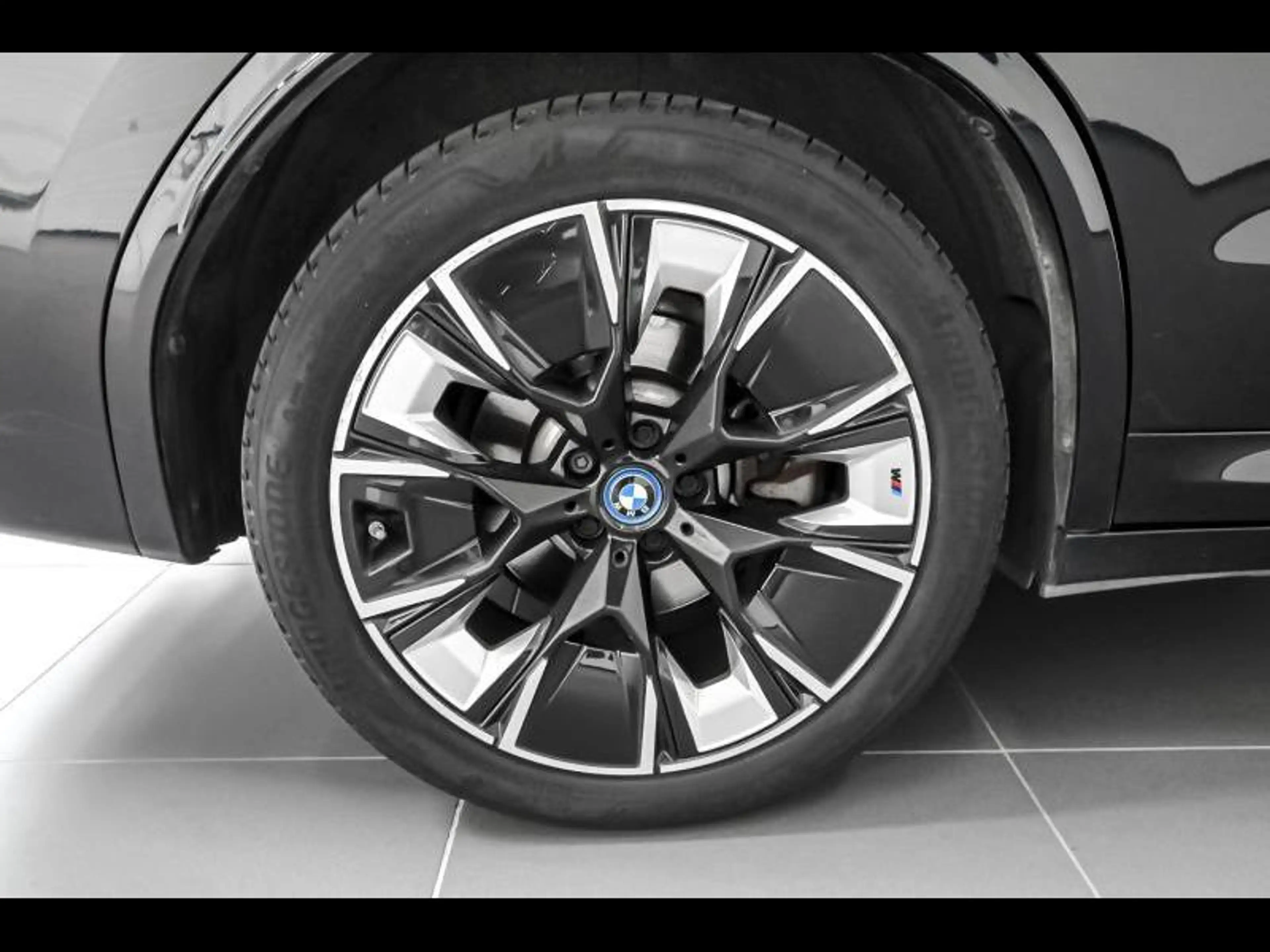 BMW iX3 Impressive — photo 8