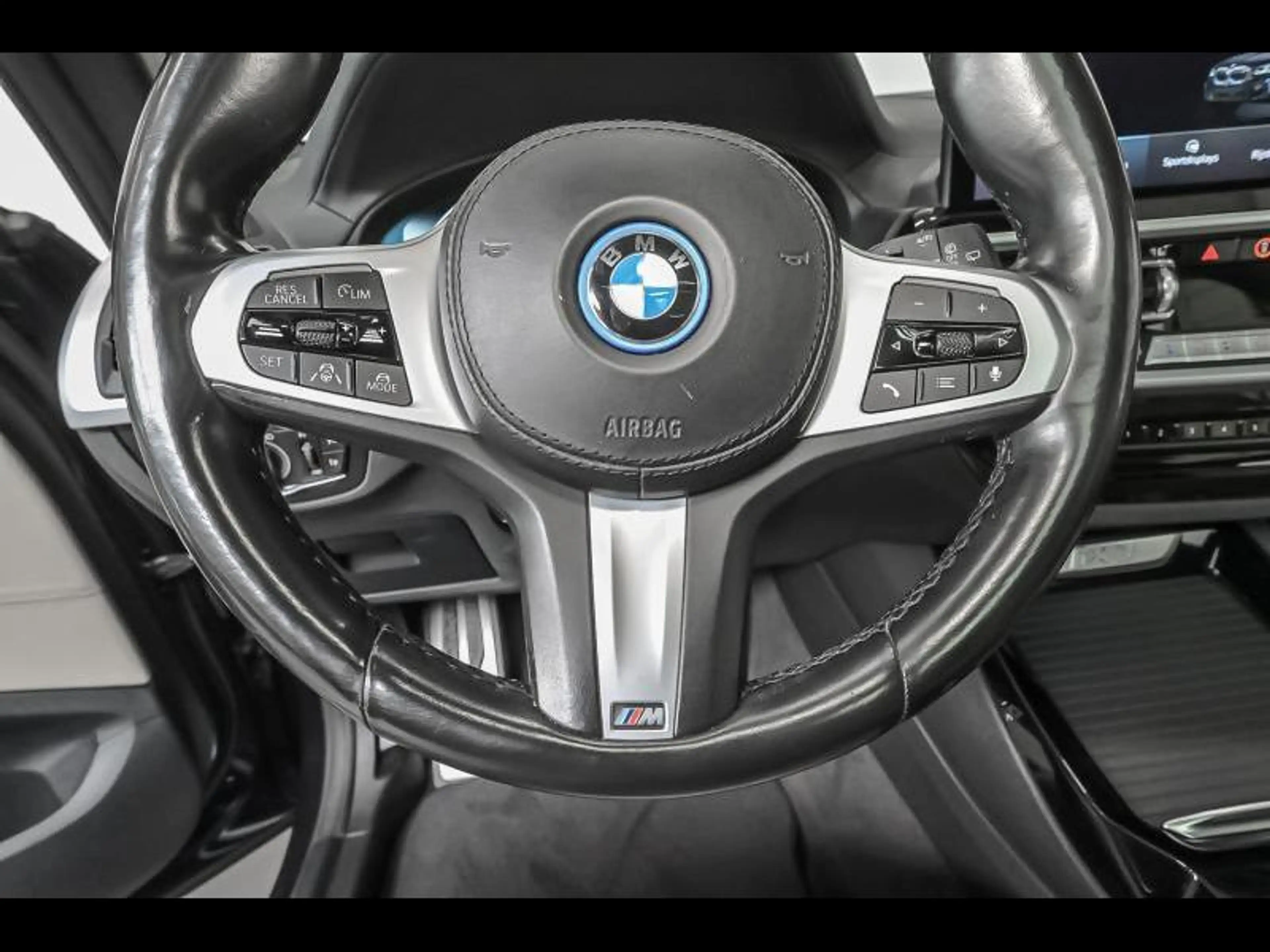 BMW iX3 Impressive — photo 9