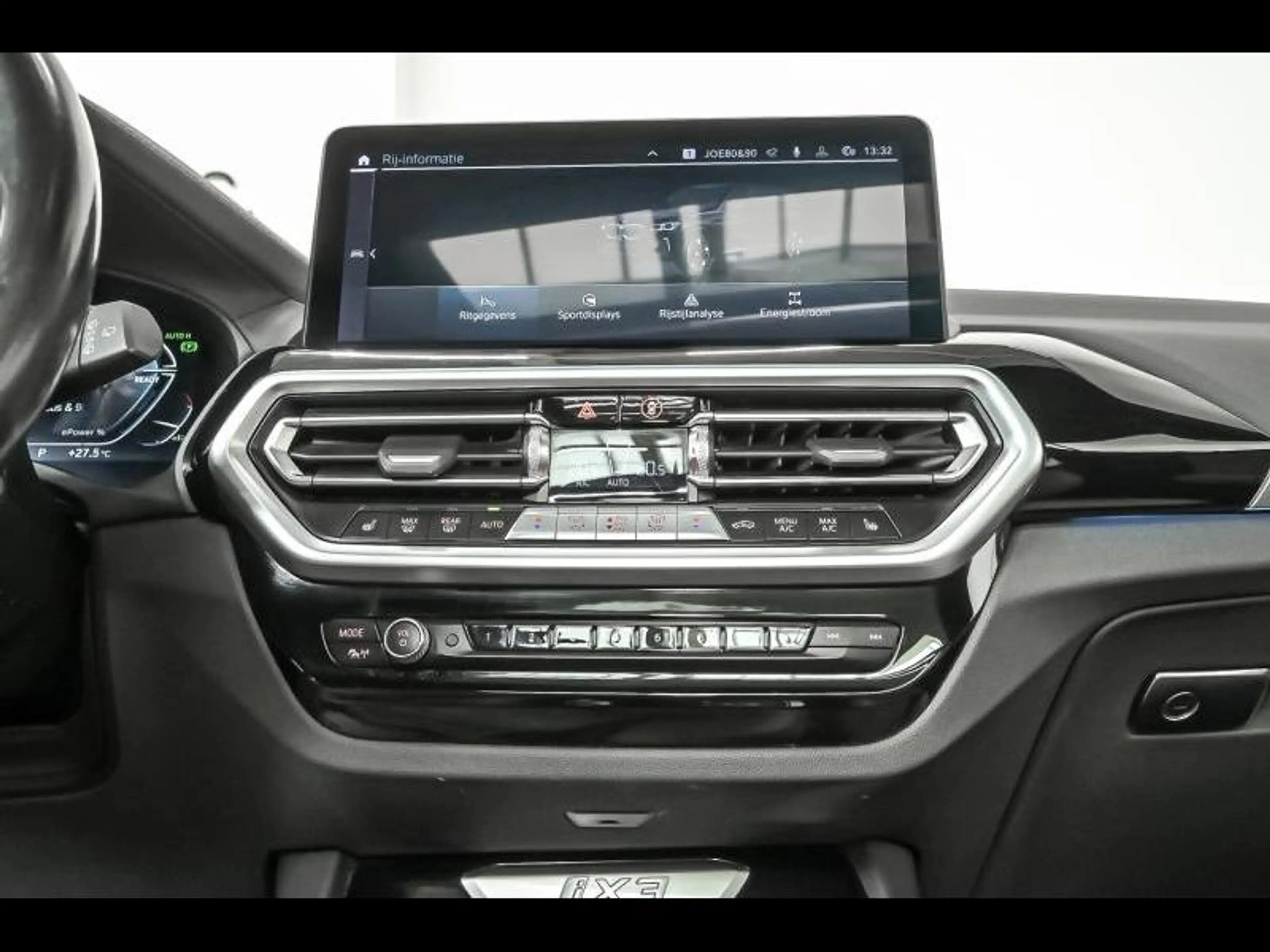 BMW iX3 Impressive — photo 12