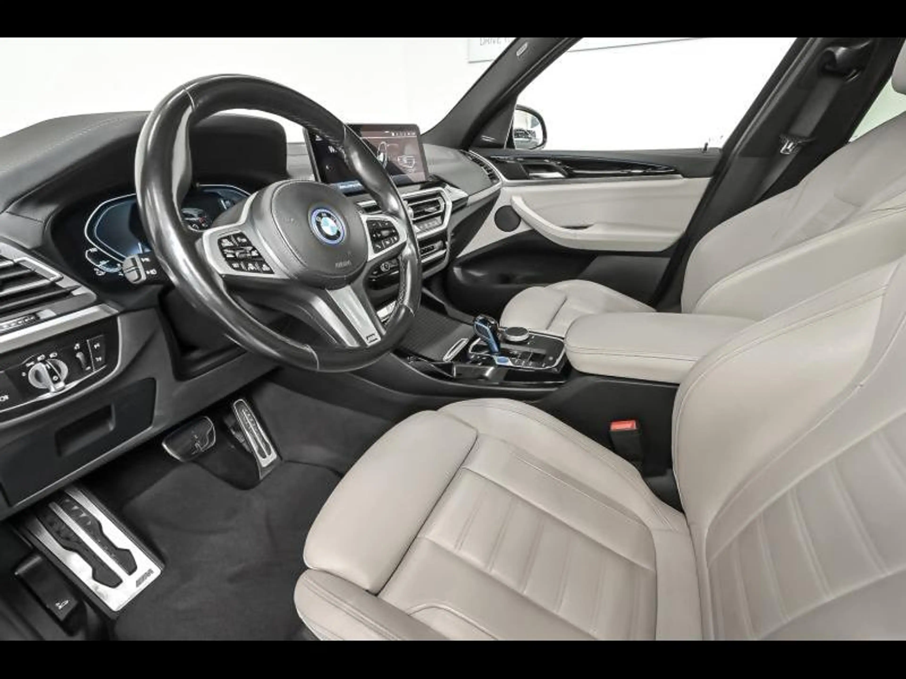 BMW iX3 Impressive — photo 6