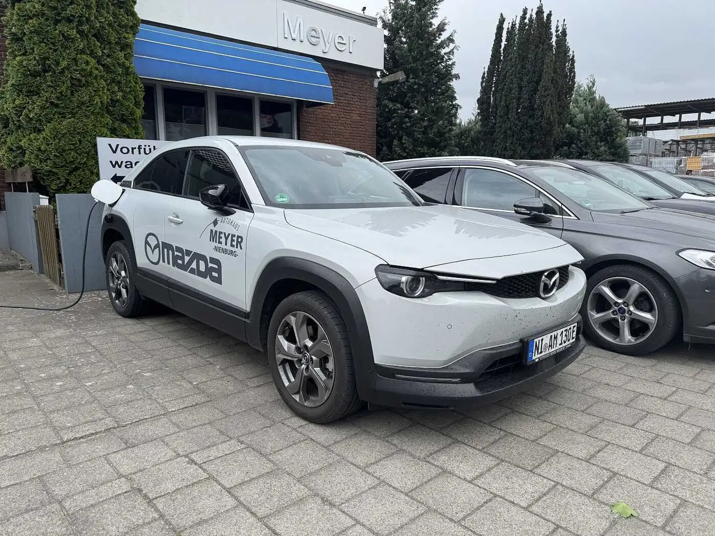 Mazda MX-30 EV e-SKYACTIV FIRST EDITION Weiß - 1